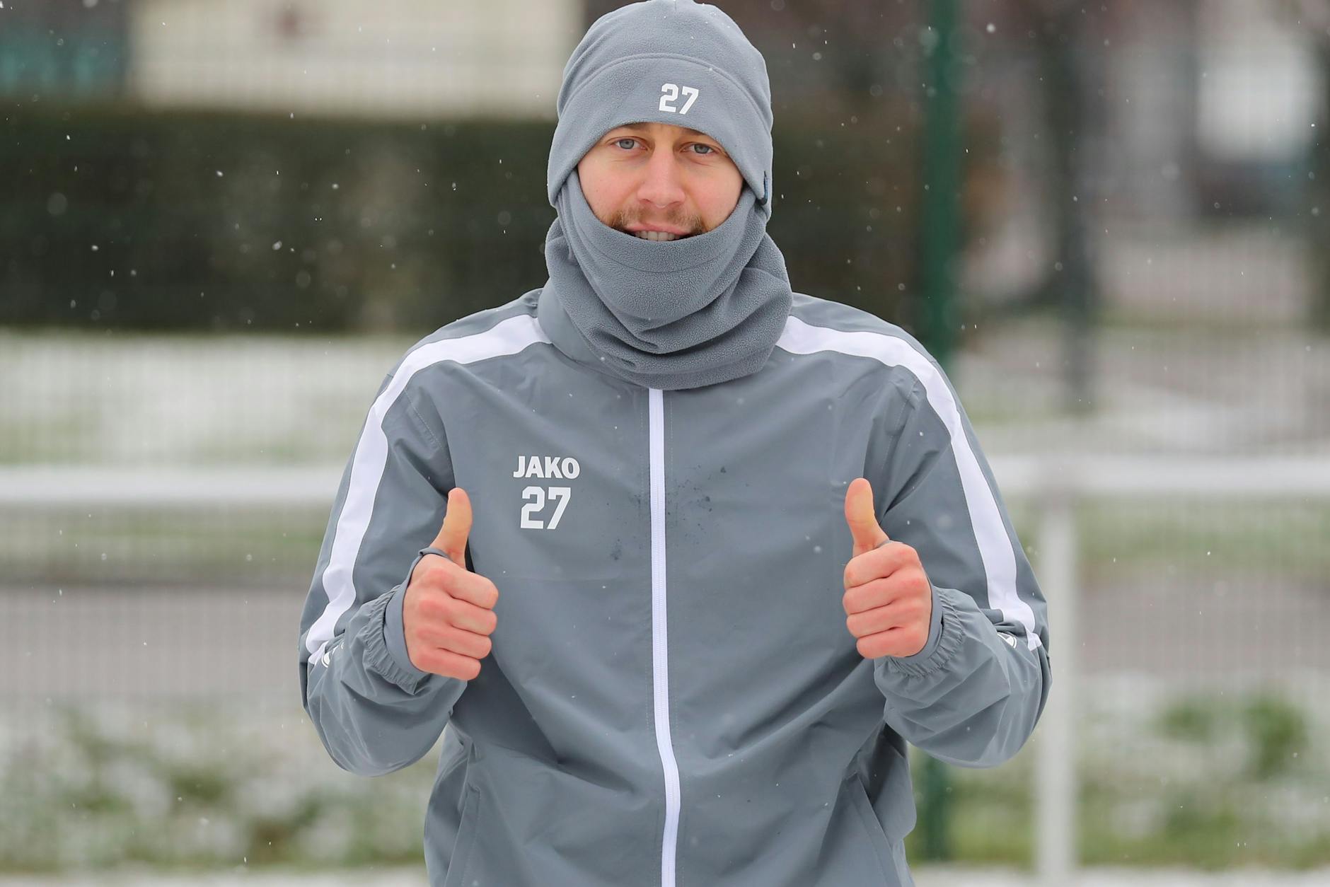 Auch David Grözinger, der Mann beim BFC Dynamo für die linke Außenbahn, ist froh, dass die Temperaturen wieder im Plusbereich sind.