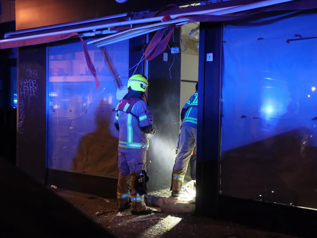 UPDATE! Neukölln: Explosion sprengt Fenster! War es eine Kugelbombe?