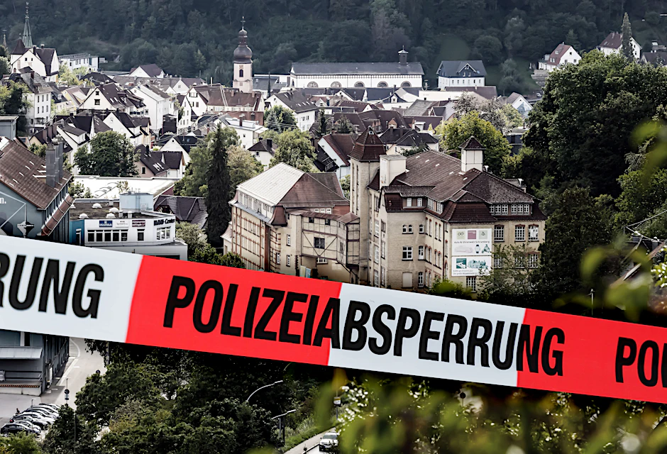 Das kleine Städtchen Schramberg im Schwarzwald. Hier ereignete sich am Freitag eine schreckliche Bluttat: Eine Frau wurde ermordet, die Leiche in einer Auto-Dachbox versteckt. 