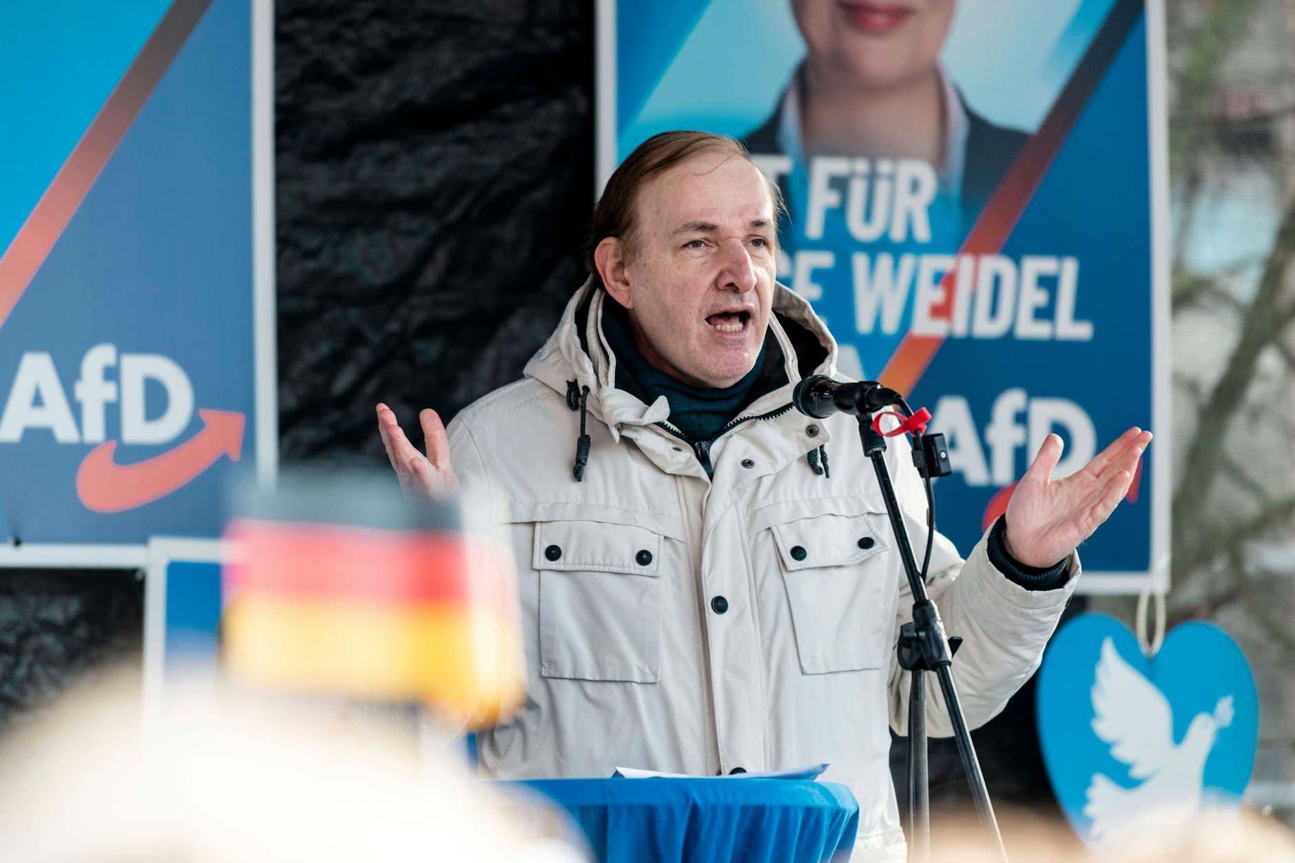 Gottfried Curio bei einer AfD-Kundgebung samt Gegendemonstration in Marzahn