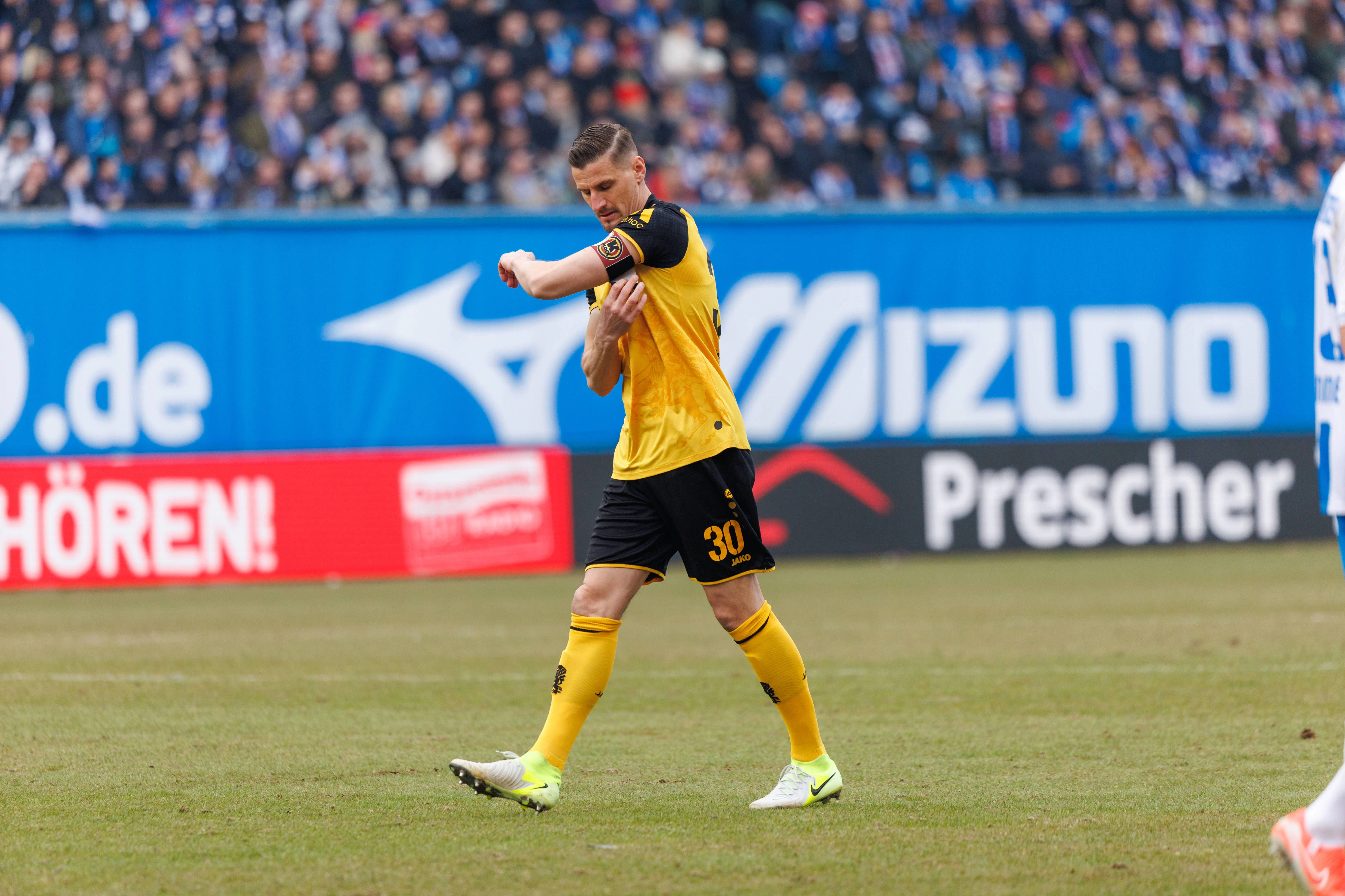 Dresdens Kapitän Stefan Kutschke (36) war nach dem 0:1 gegen Hansa Rostock bedient und reagierte in einem Interview dünnhäutig.