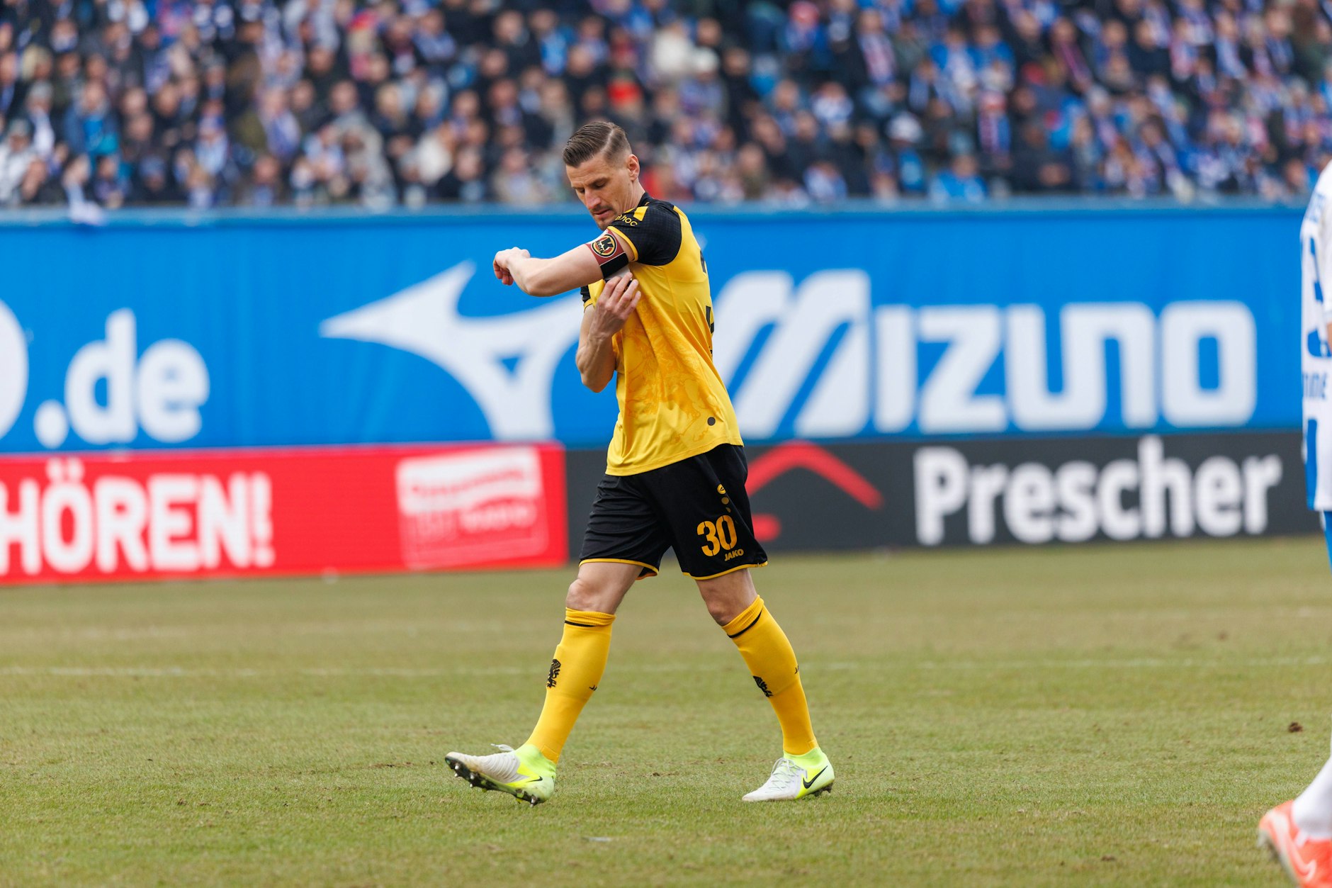 Dresdens Kapitän Stefan Kutschke (36) war nach dem 0:1 gegen Hansa Rostock bedient und reagierte in einem Interview dünnhäutig.