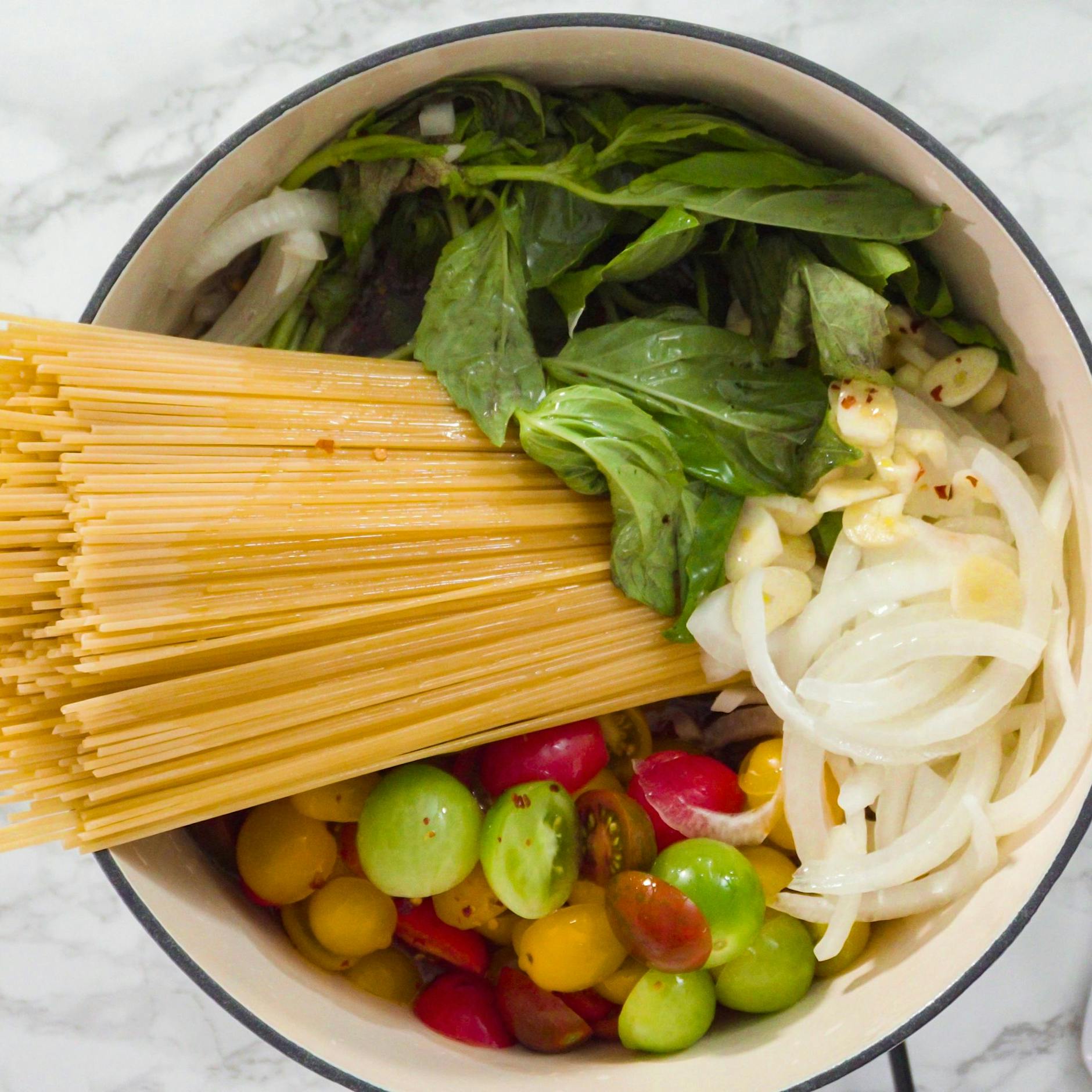One-Pot-Pasta: Tolles Rezept für leckere Spaghetti mit frischen Tomaten
