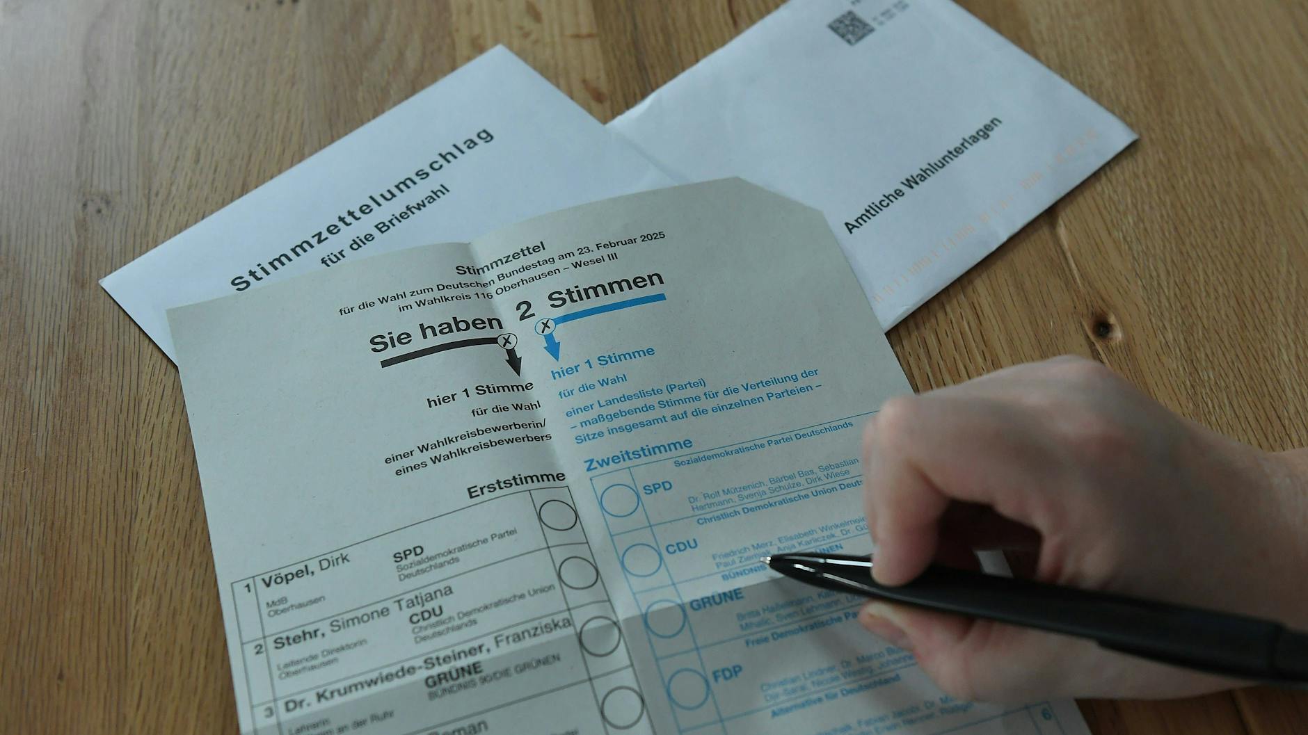 Bei den Stimmzetteln für die Bundestagswahl fehlt eine Ecke - und das hat einen wichtigen Grund.
