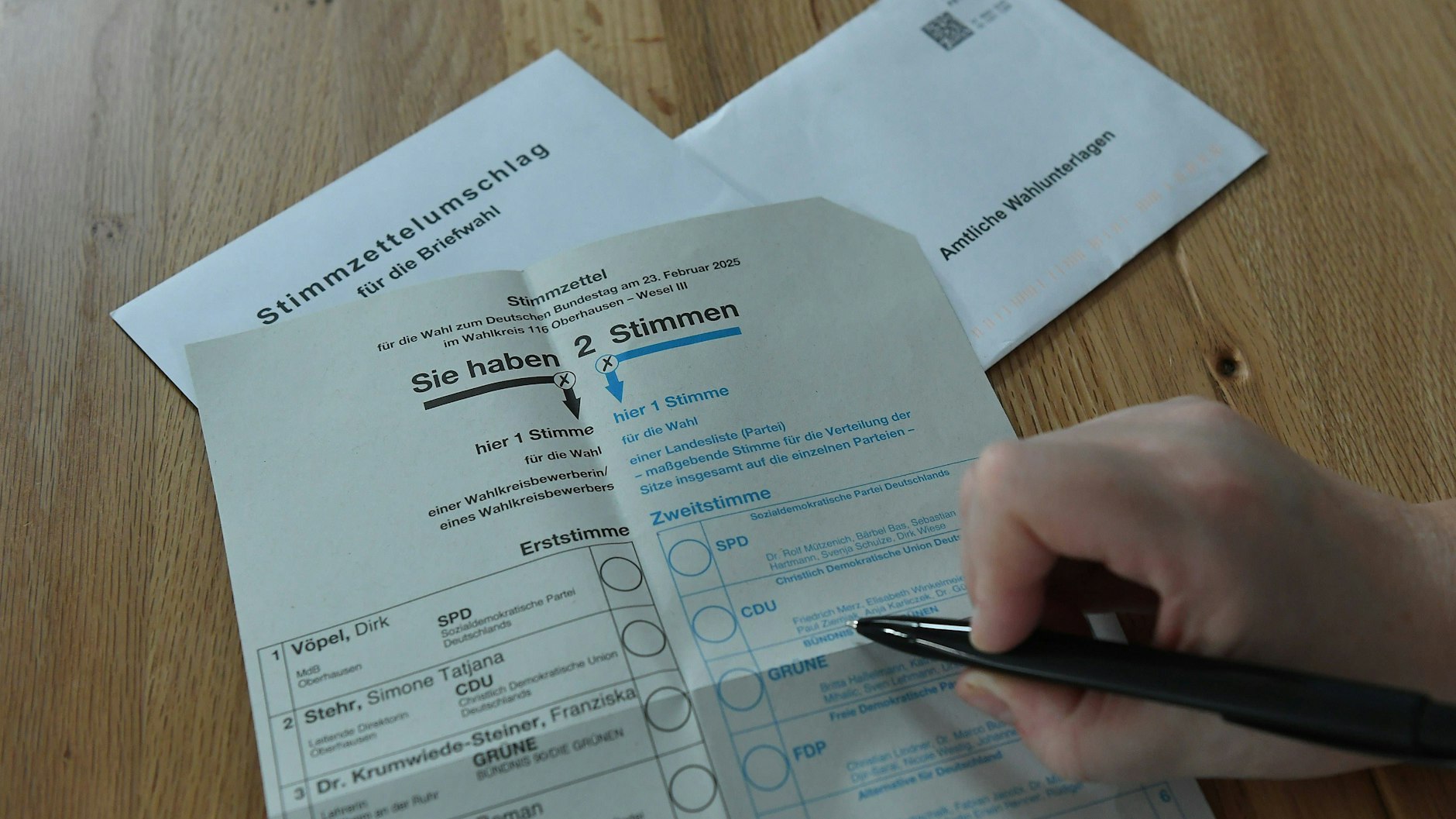 Bei den Stimmzetteln für die Bundestagswahl fehlt eine Ecke - und das hat einen wichtigen Grund.