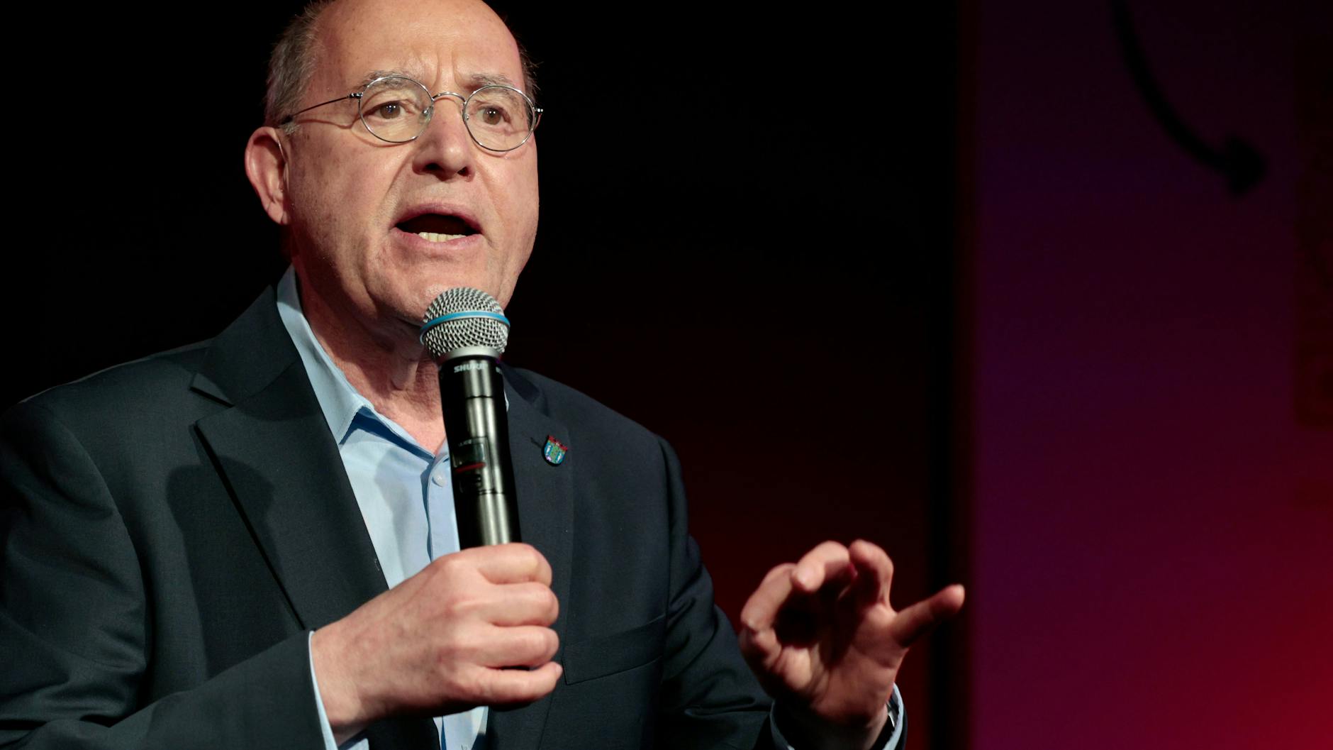 Alt-Star Gregor Gysi (Die Linke) holte bei der Mission Silberlocke 47 Prozent der Erststimmen in seinem Wahlbezirk in Treptow-Köpenick.
