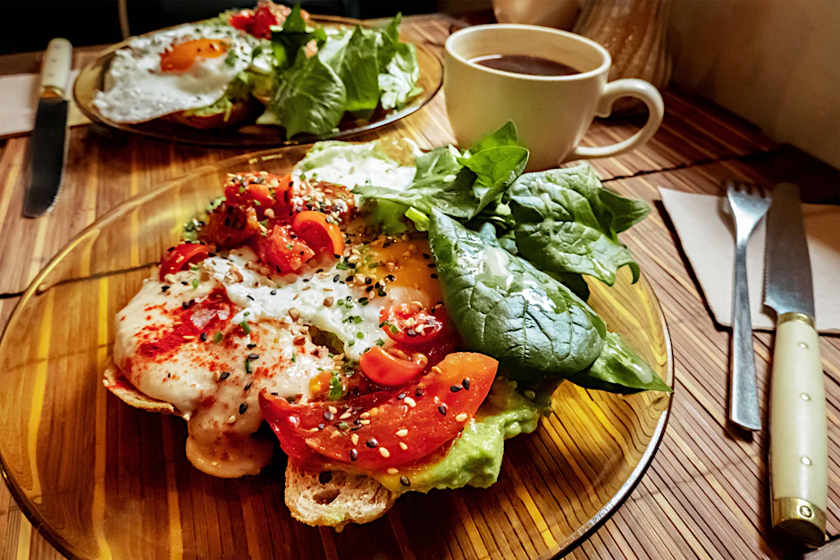 Wir haben fünf Ideen für Sie für ein schnelles Abendbrot. Wie wäre es zum Beispiel mit einem Avocado-Ei-Toast?
