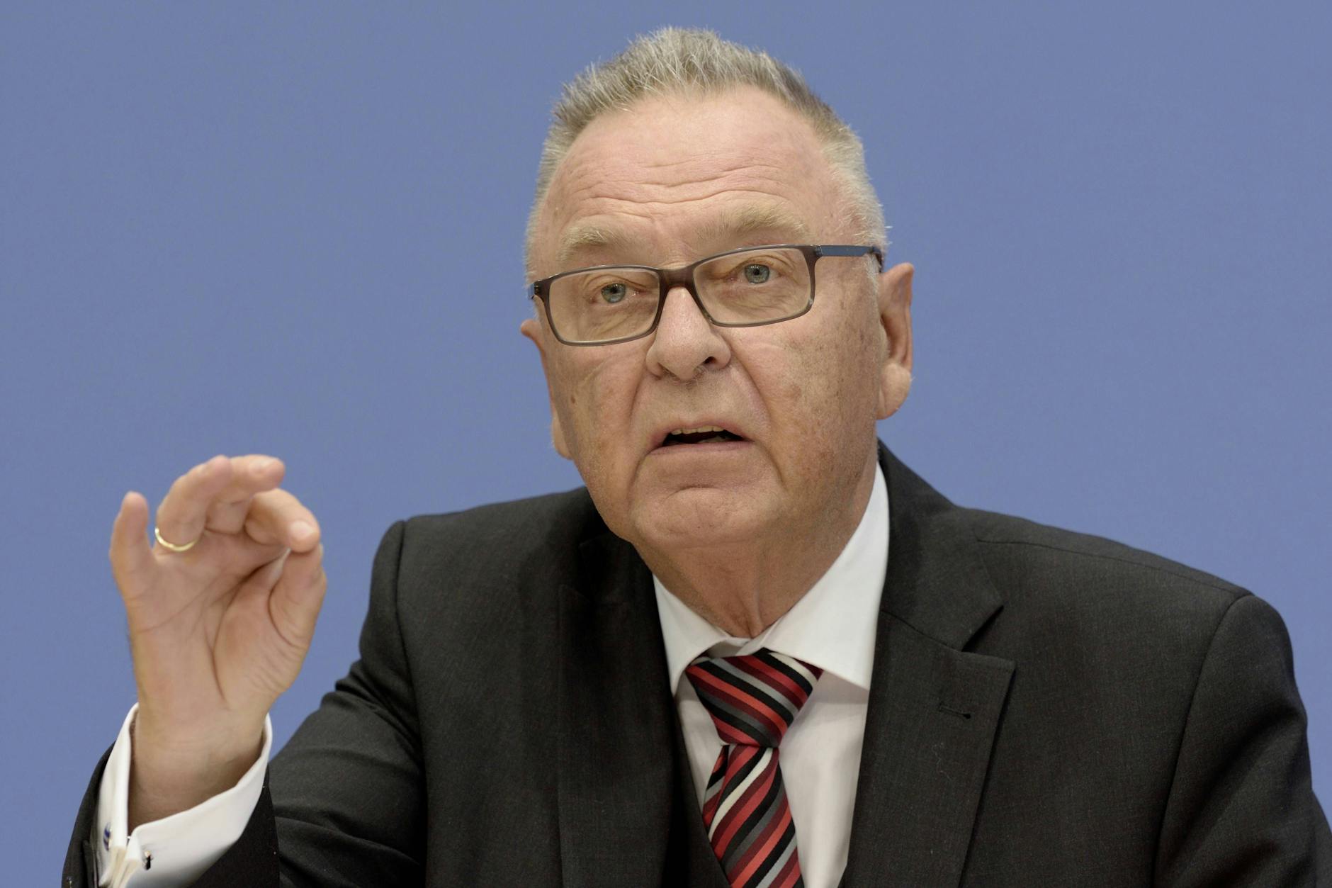 Hans-Jürgen Papier was President of the Federal Constitutional Court from 2002 to 2010. He teaches at the Ludwig Maximilian University in Munich.