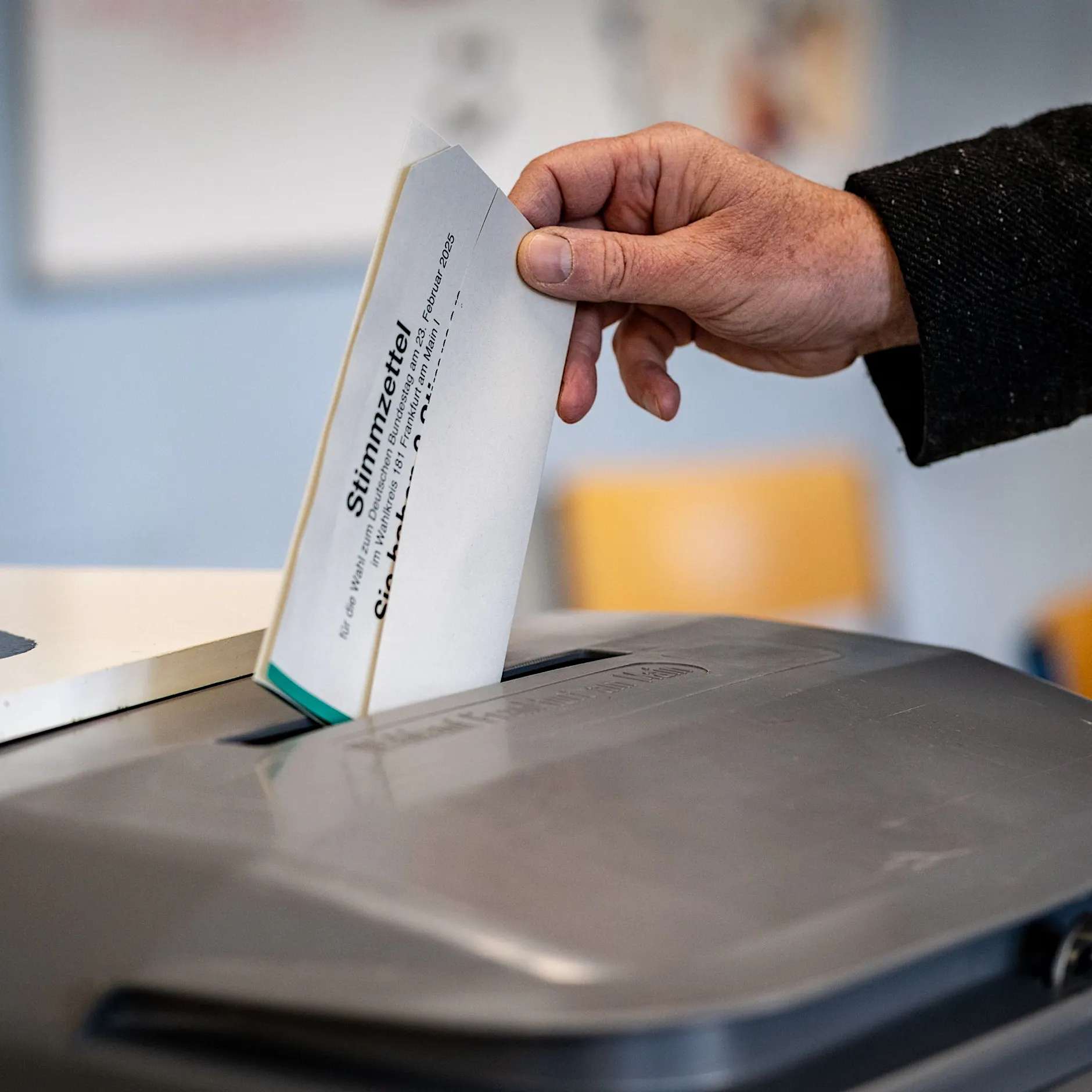 Dieser Berliner will die Bundestagswahl anfechten: Wählten Personen mit Stimmzetteln von Fremden?