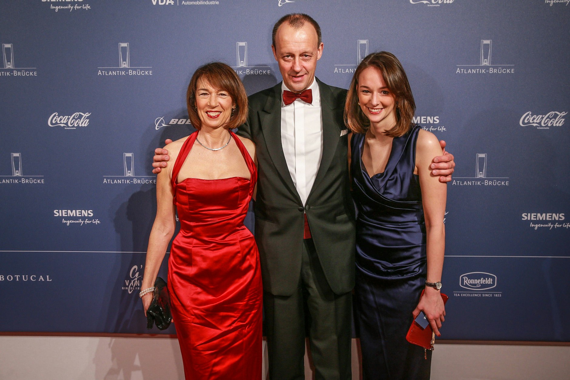 Friedrich Merz mit seiner Ehefrau Charlotte und Tochter Constanze im Jahr 2017 auf dem „Atlantik Ball“ im Hotel InterContinental in Berlin.