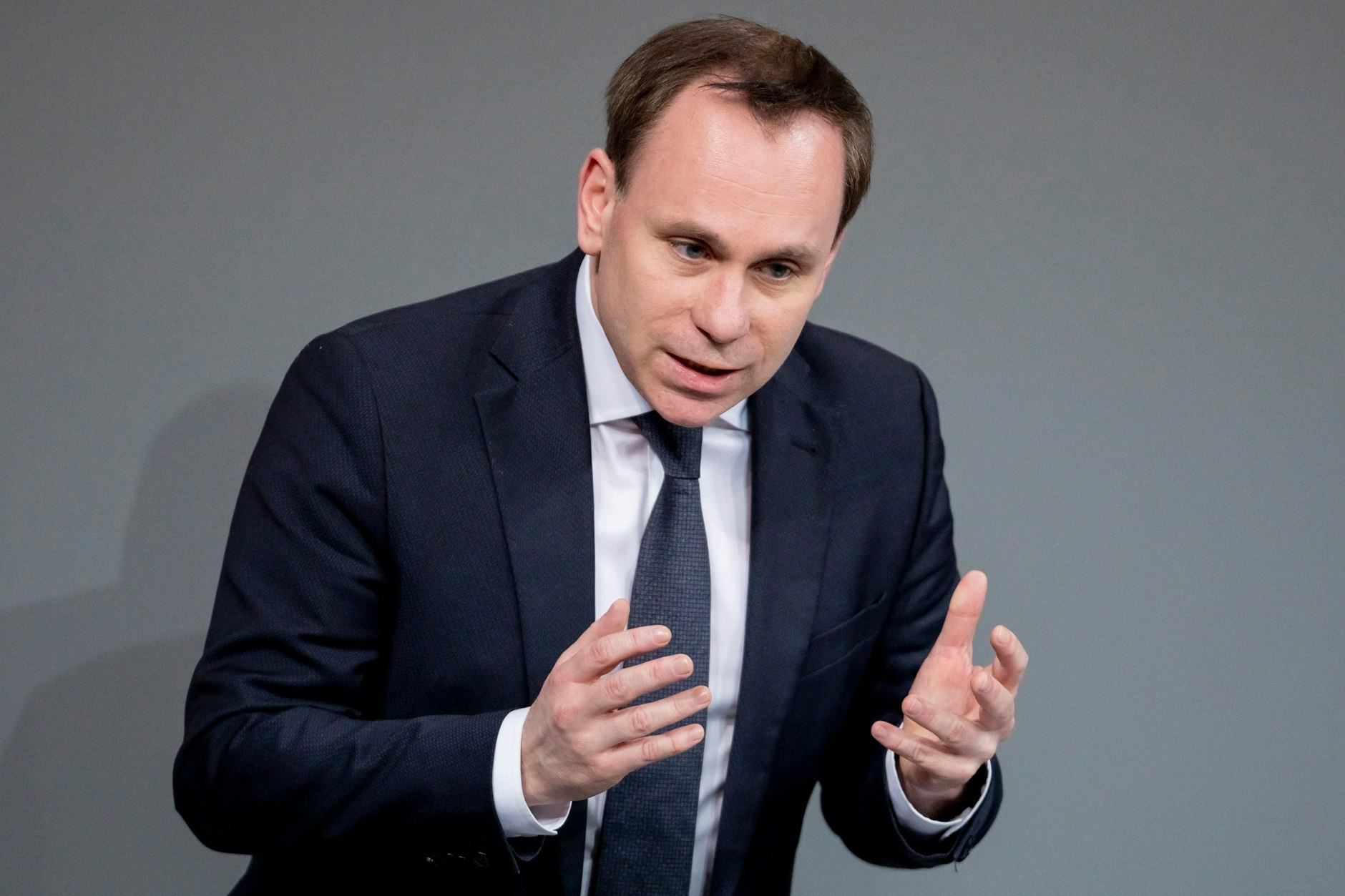 Volker Ullrich (CSU) hat sich mit Claudia Roth (Grüne) gezofft.