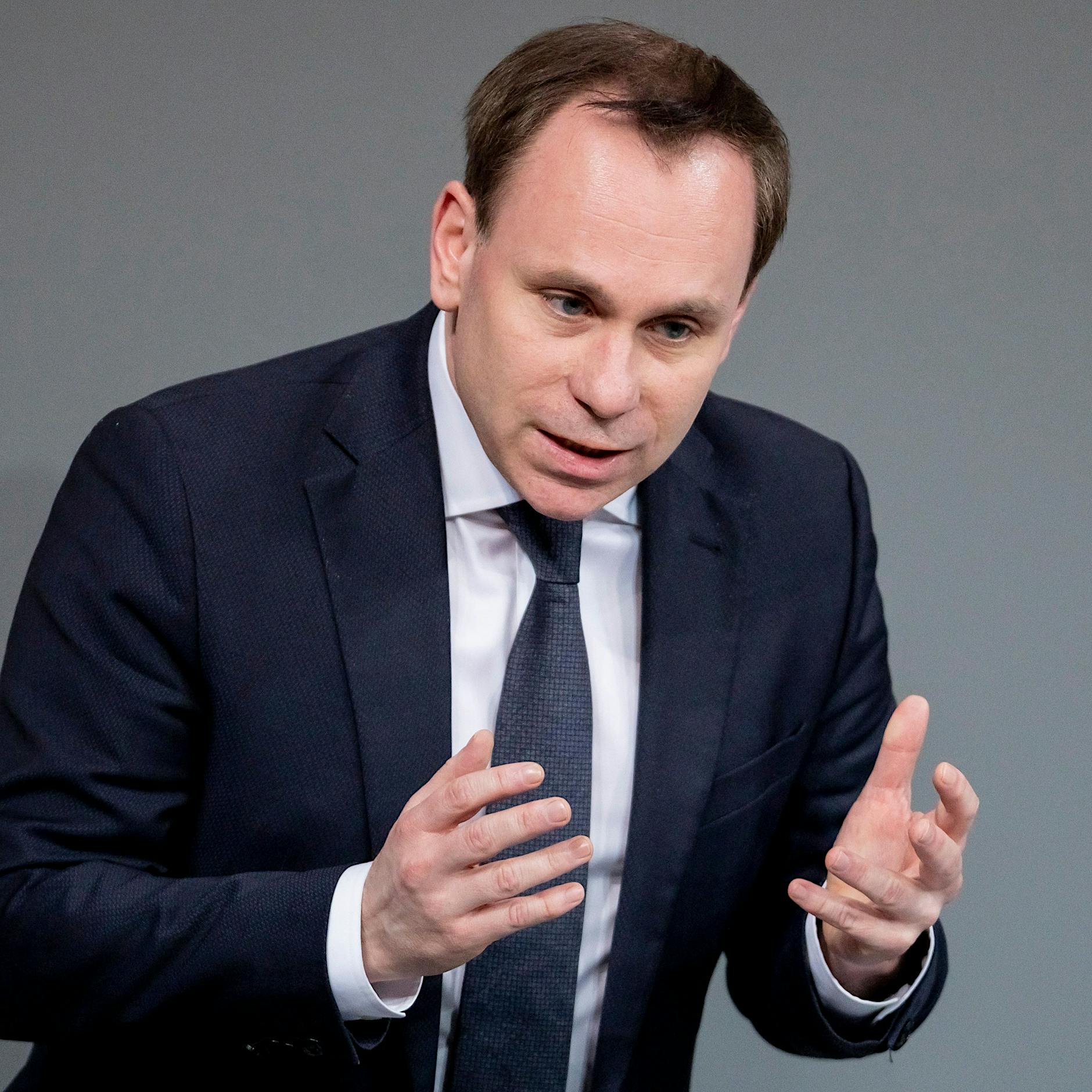 Volker Ullrich (CSU) blafft Claudia Roth (Grüne) an: „Sie sind keine Demokratin!“ - Video