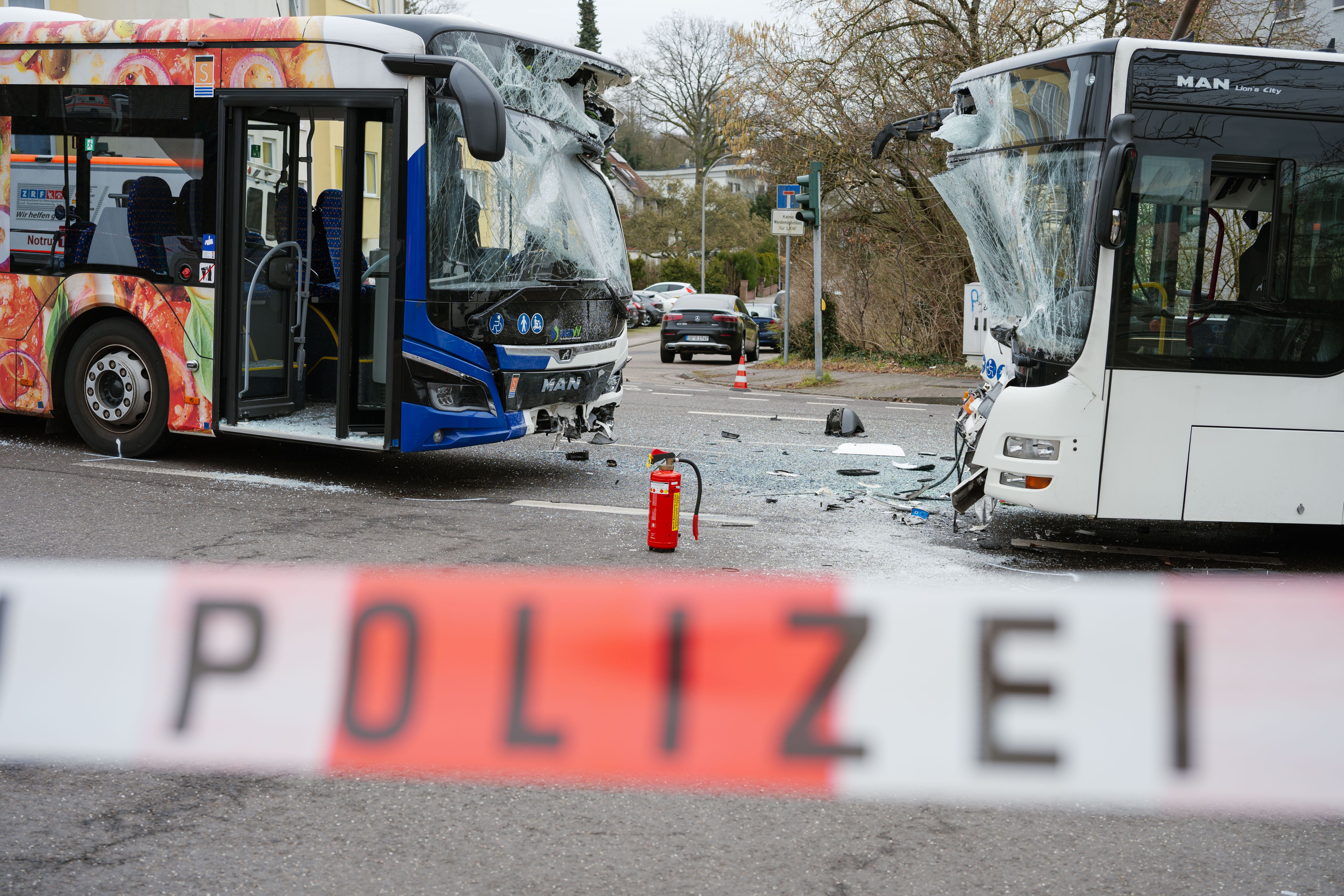 Busse in Saarbrücken zusammengestoßen – viele Verletzte