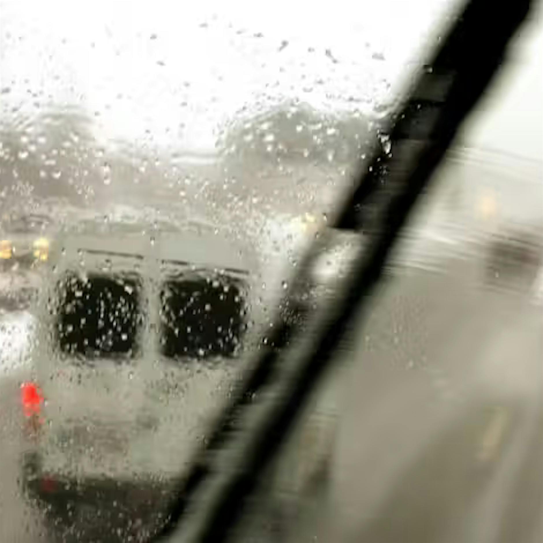 Scheibenwischer-Schlieren: DAS können Sie dagegen tun