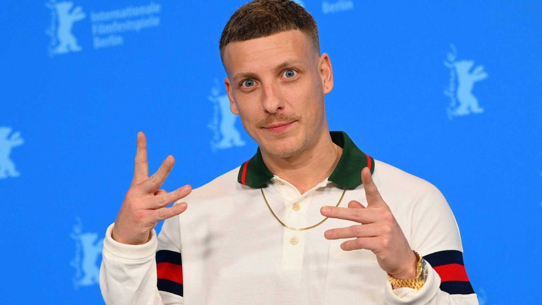 Felix Lobrecht ist Stand-up-Comedian - und hatte sicher schon einmal mit einem Heckler zu tun.