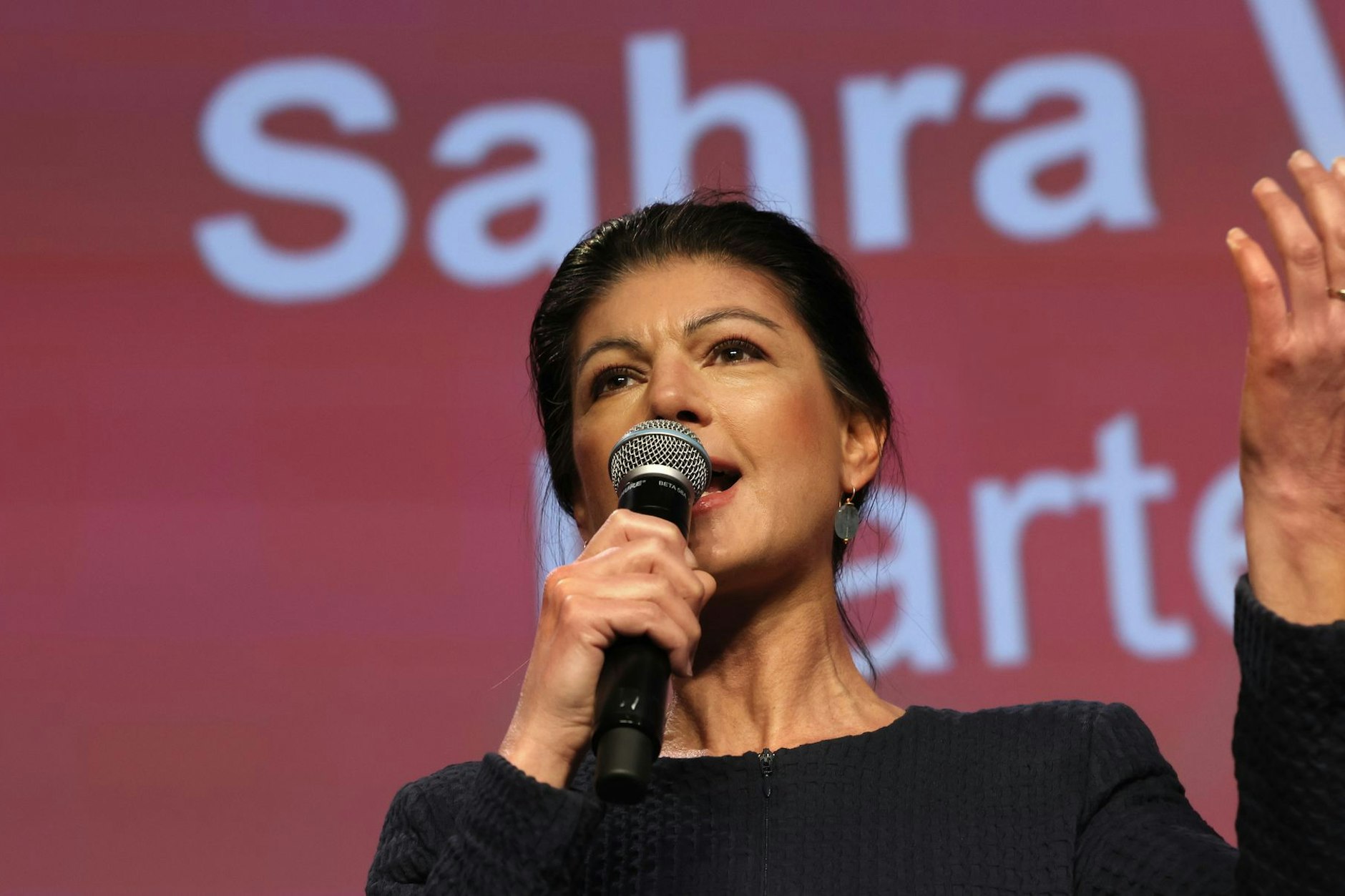 Sahra Wagenknecht, Parteivorsitzende vom Bündnis Sahra Wagenknecht BSW, machte ihren Mitstreitern bei der Wahlparty vom BSW Mut.