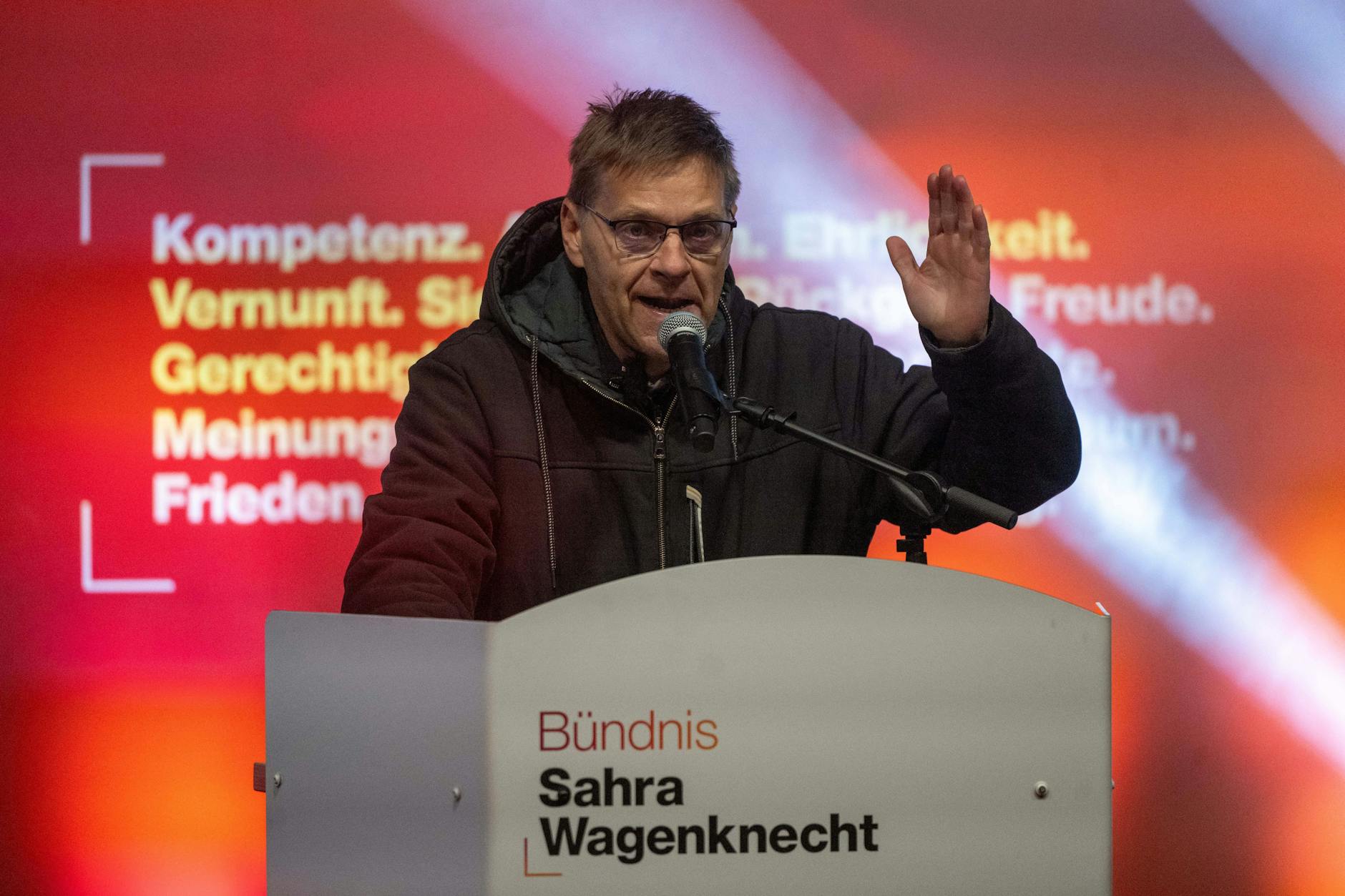 Oliver Ruhnert (53) wollte für Marzahn-Hellersdorf und das BSW in den Bundestag. Nach der Wahlschlappe steht der Manager vor einer Rückkehr zum 1. FC Union.
