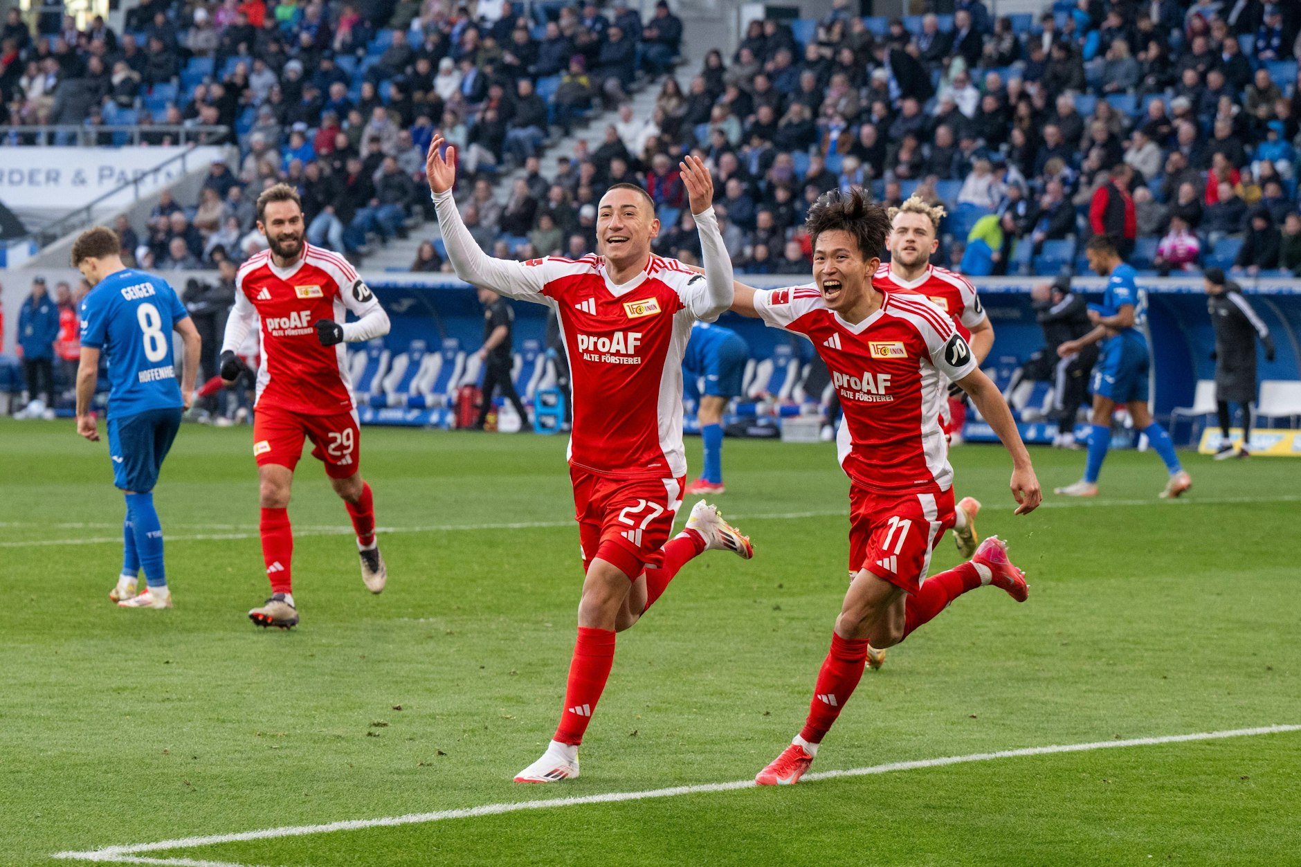 À Hoffenheim, l'Union (ici : Marin Ljubicic et Wooyeong Jeong) s'est imposé 4-0, mais deux semaines plus tard, ils ont perdu 0-6 à Dortmund.