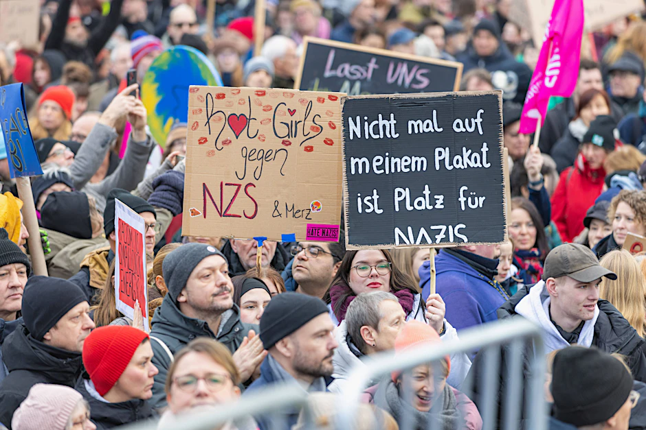 Demonstranten in Berlin beim sogenannten „Aufstand der Anständigen“.