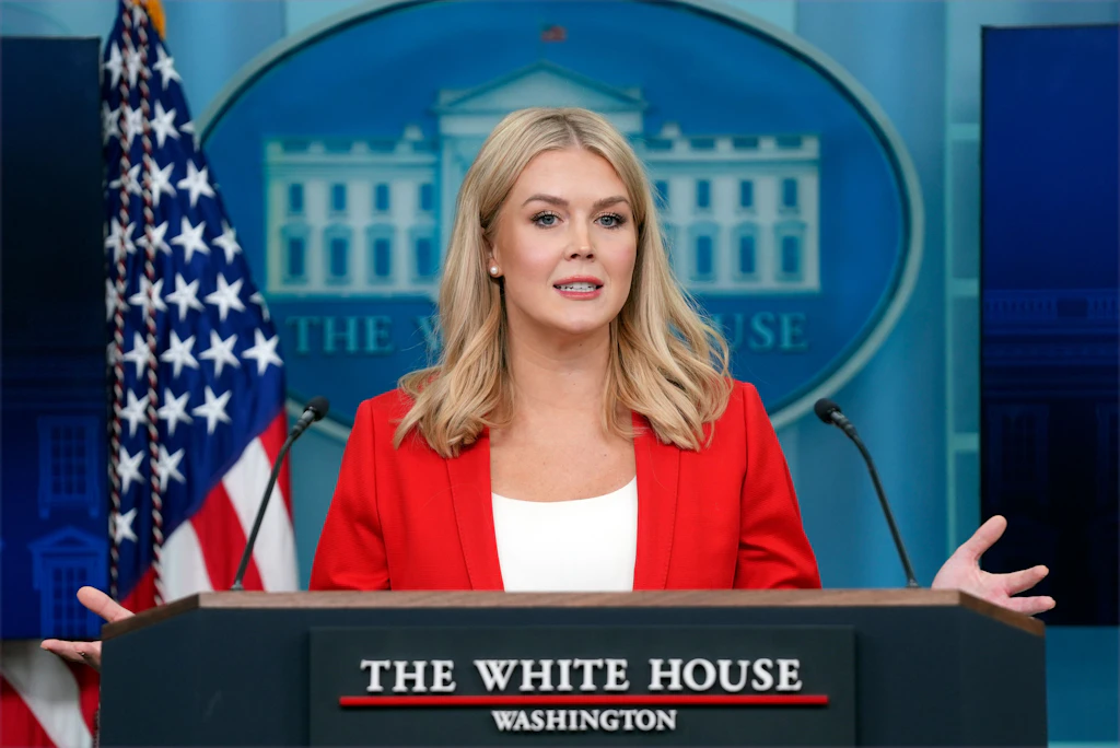 Beyaz Saray gelecekte haber ajanslarının Trump hakkında rapor verdiği belirler