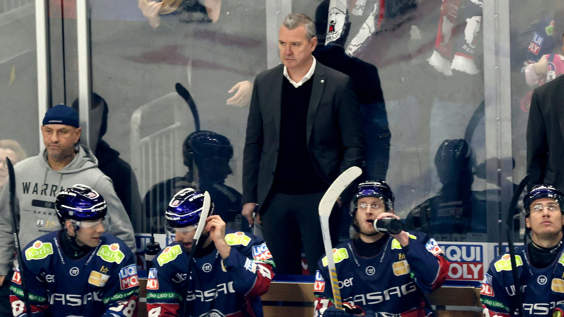 Bei aller Brisanz: Eisbären-Trainer Serge Aubin kann auch das Spiel in Ingolstadt eigentlich gewohnt entspannt verfolgen.