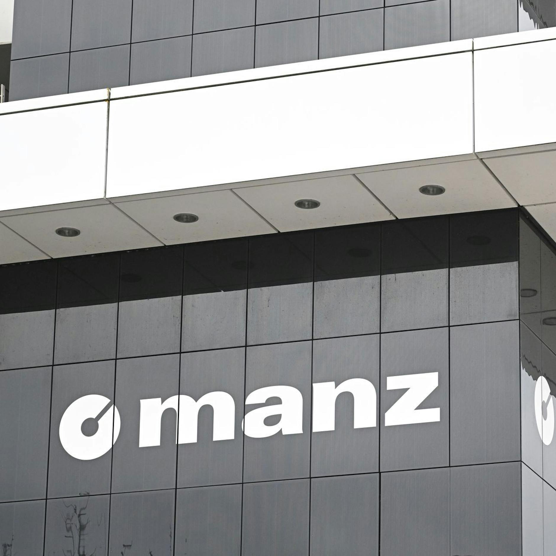 Image - „Viele Arbeitsplätze erhalten“: Tesla kauft Teile des insolventen Maschinenbauers Manz