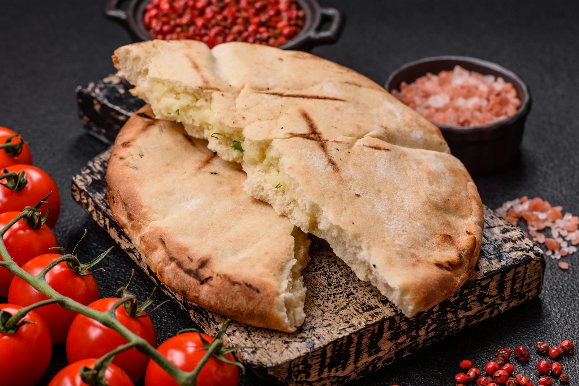 Duftendes, ofenfrisches Brot ist mit wenigen Handgriffen und Zutaten schnell auf den Tisch gezaubert.