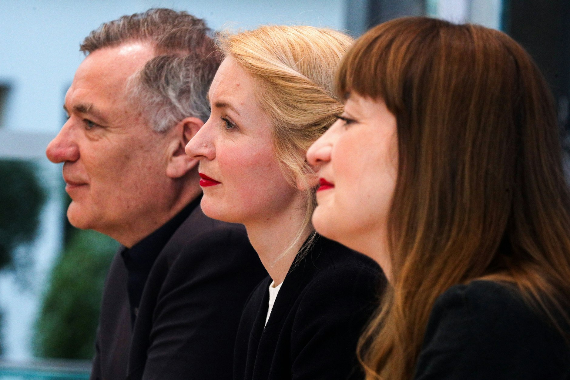 Heidi Reichinnek (r., Die Linke) machte mit TikTok Wahlkampf und hatte Erfolg.