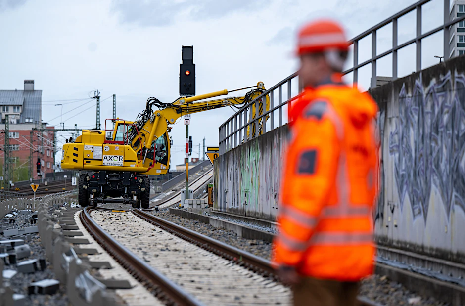 Die Bahn baut: In der Berliner Innenstadt ist eine Neubaustrecke für die S-Bahn entstanden. Doch wann die neue Linie S15 zwischen Hauptbahnhof und Gesundbrunnen startet, ist ungewiss.