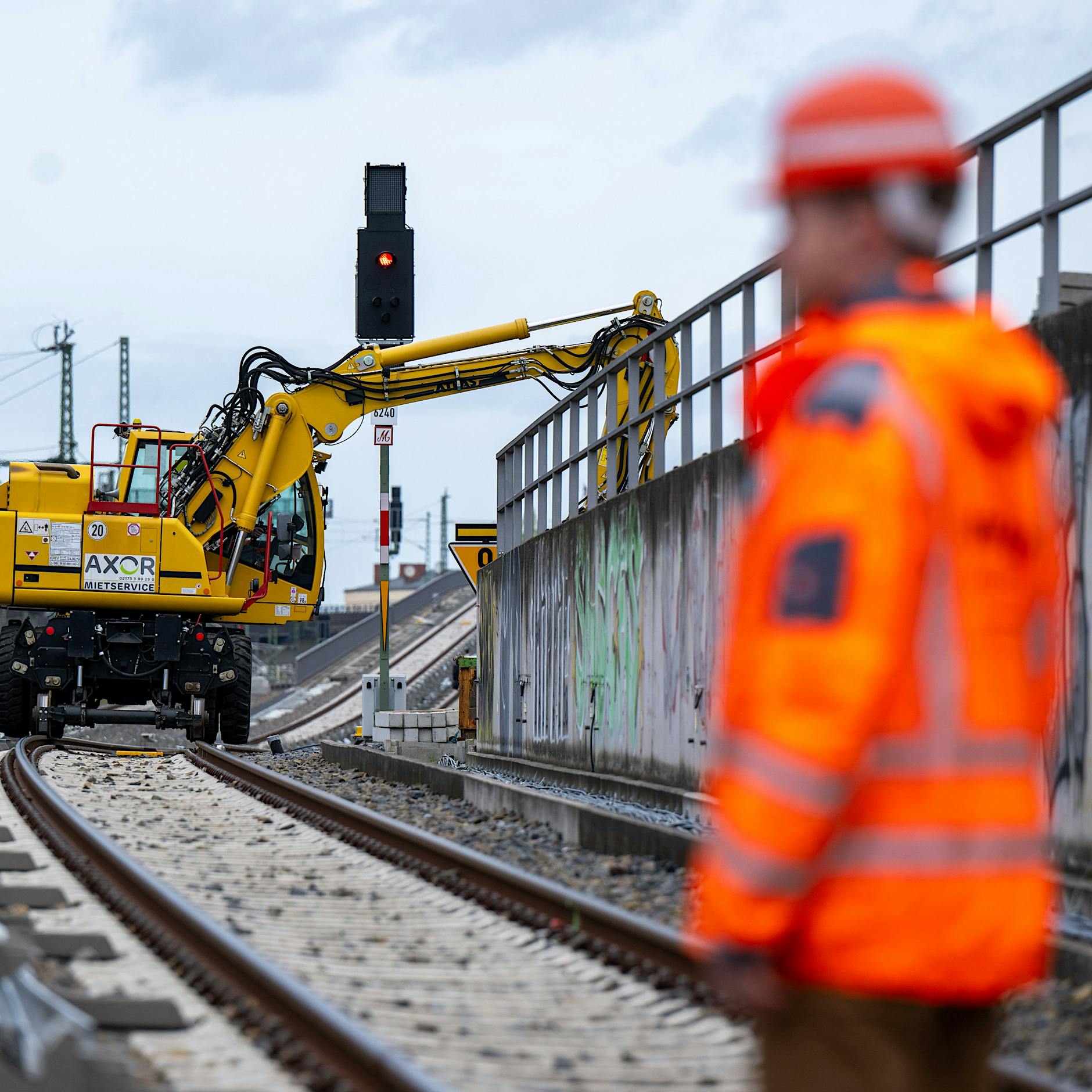 Baustellen bei der Bahn in Berlin und Brandenburg: Wo Fahrgäste 2025 auf Busse umsteigen müssen