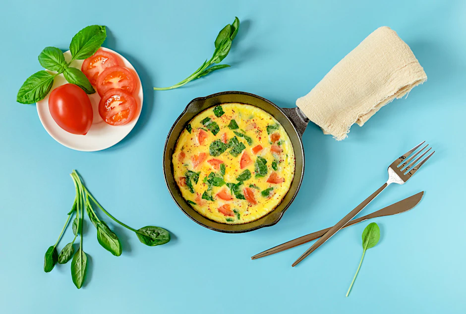 Abendbrot-Rezepte müssen schnell gehen und gesund sein, wie dieses Rührei mit Spinat.