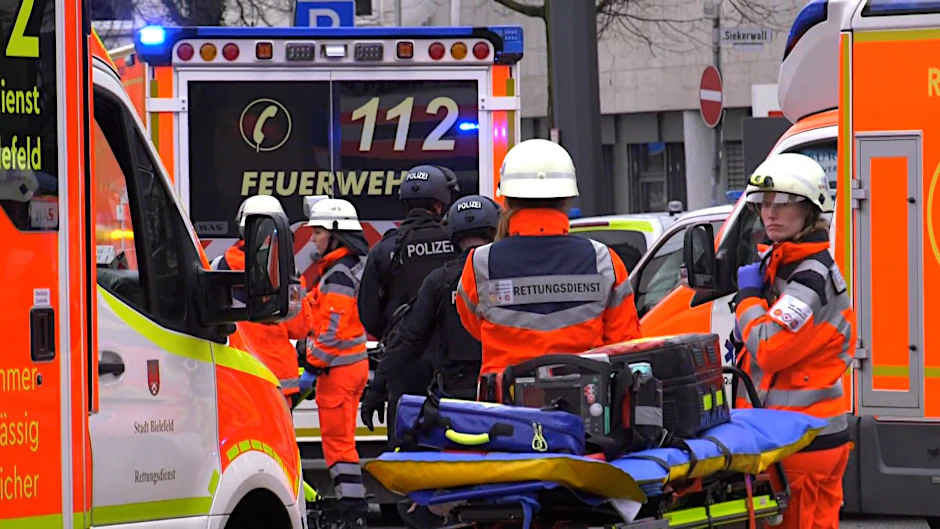 Polizisten und Rettungskräfte sind im&nbsp;Einsatz.