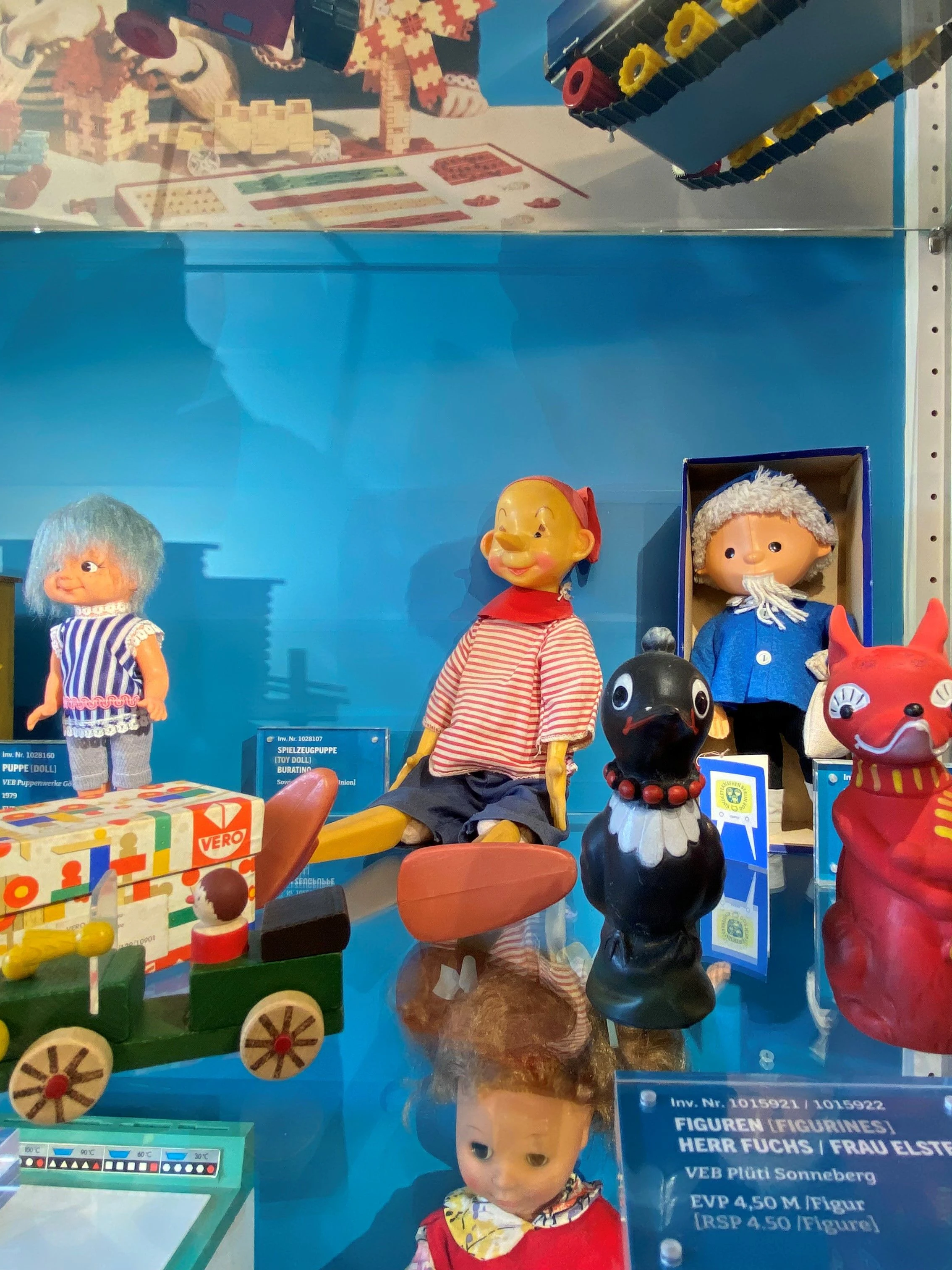 Sandmann, Burattino, Fuchs und Elster sowie andere Puppen aus der DDR sind in dem DDR-Museum Berlin zu sehen.
