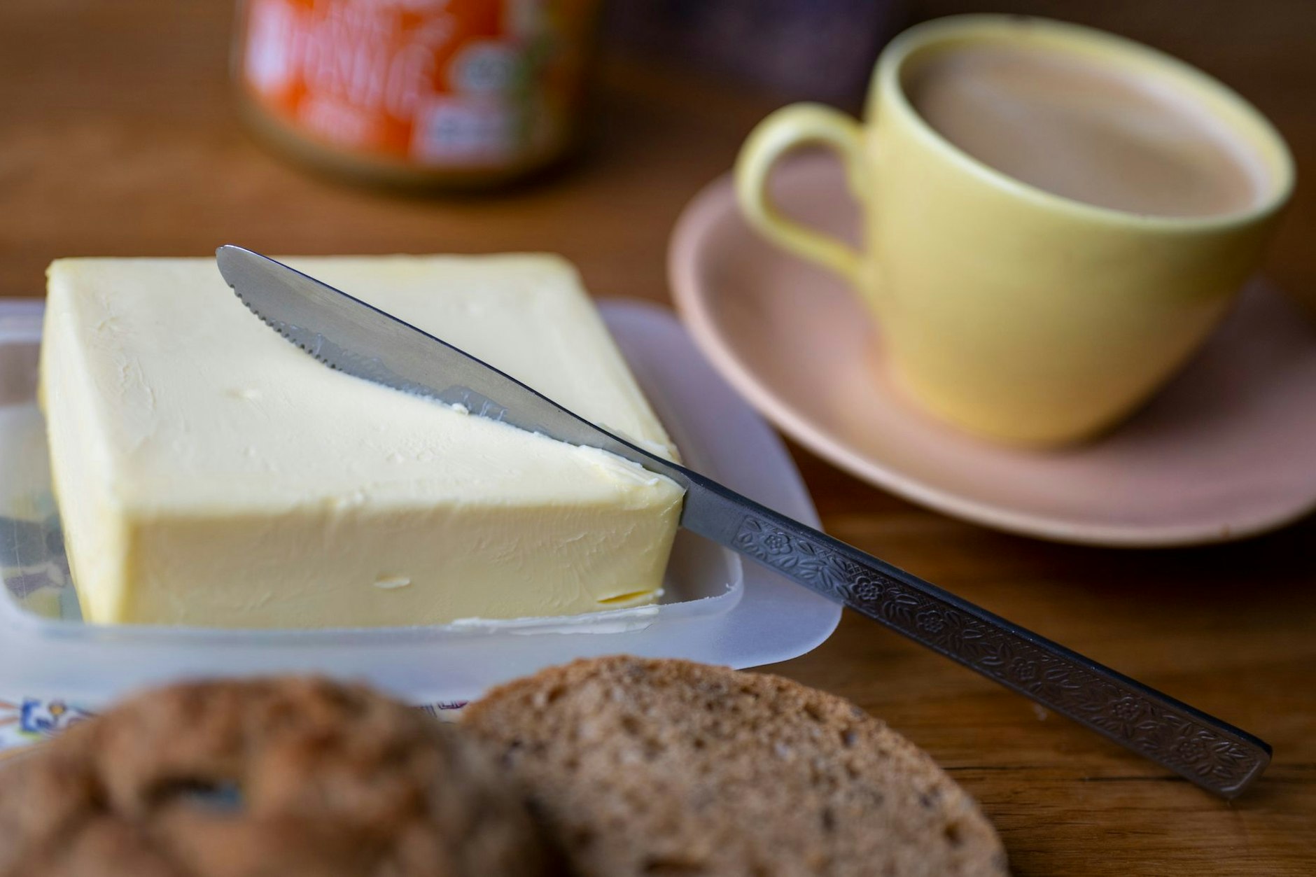 Butter gehört zum Frühstück wie die Tasse Kaffee! Und endlich ist Butter wieder günstiger.