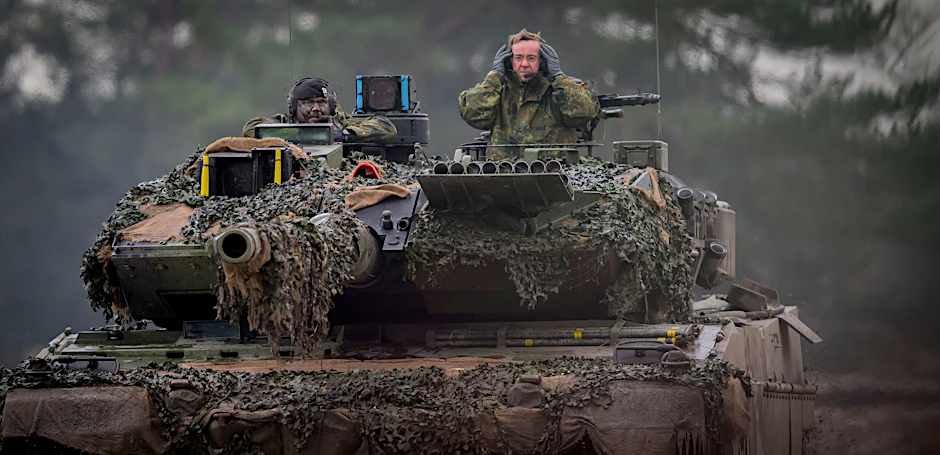Bundesverteidigungsminister Boris Pistorius zu Besuch beim Panzerbataillon 203 in Augustdorf. Hier sind Panzer vom Typ Leopard II stationiert.