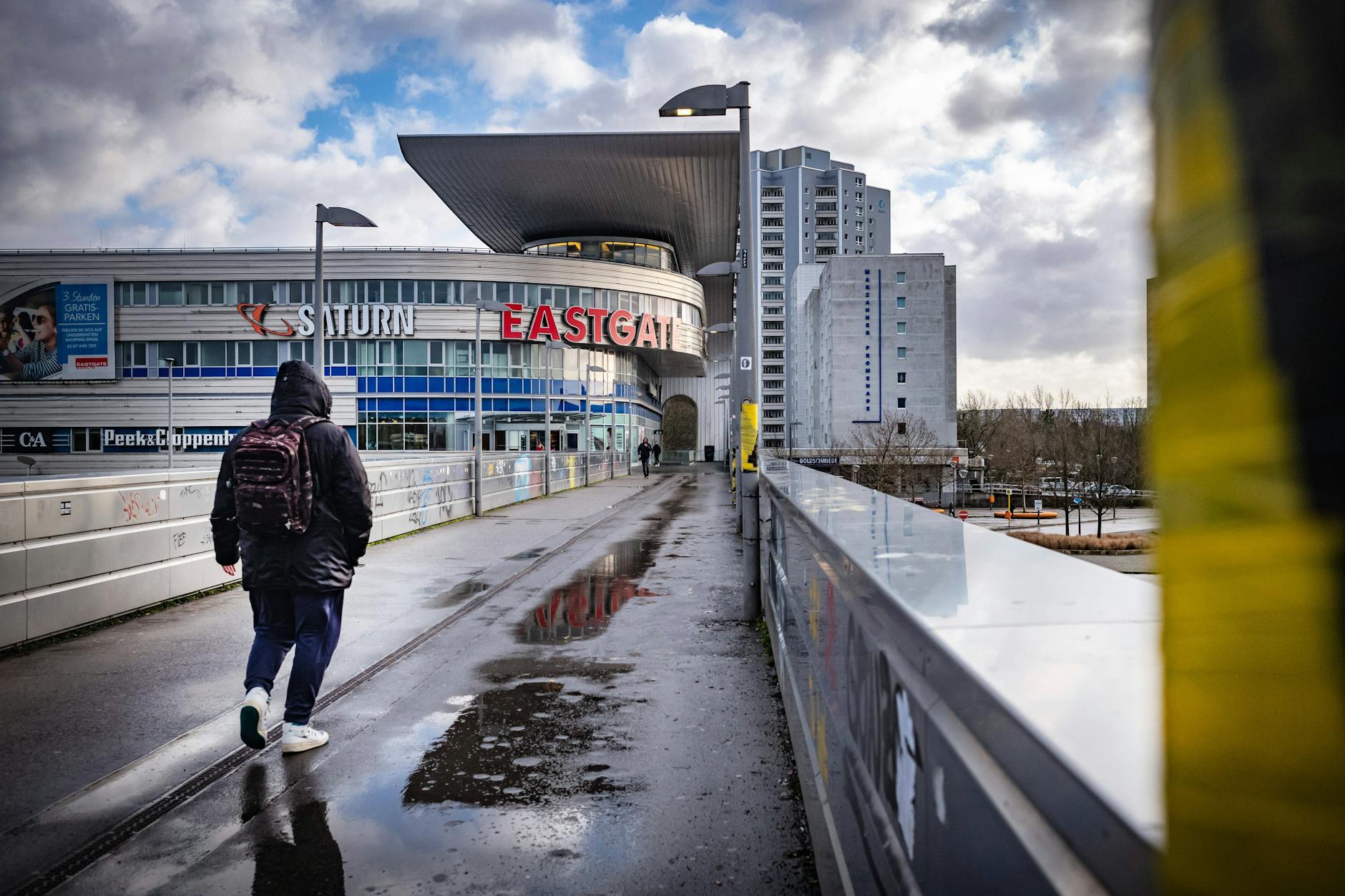 Ein wenig in die Jahre gekommen: das Eastgate in Berlin.