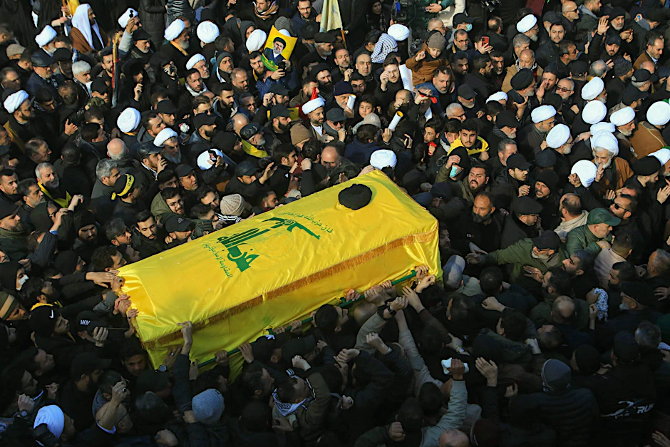 Tausende nahmen an der Beerdigung des Hisbollah-Anführers Hassan Nasrallah teil.