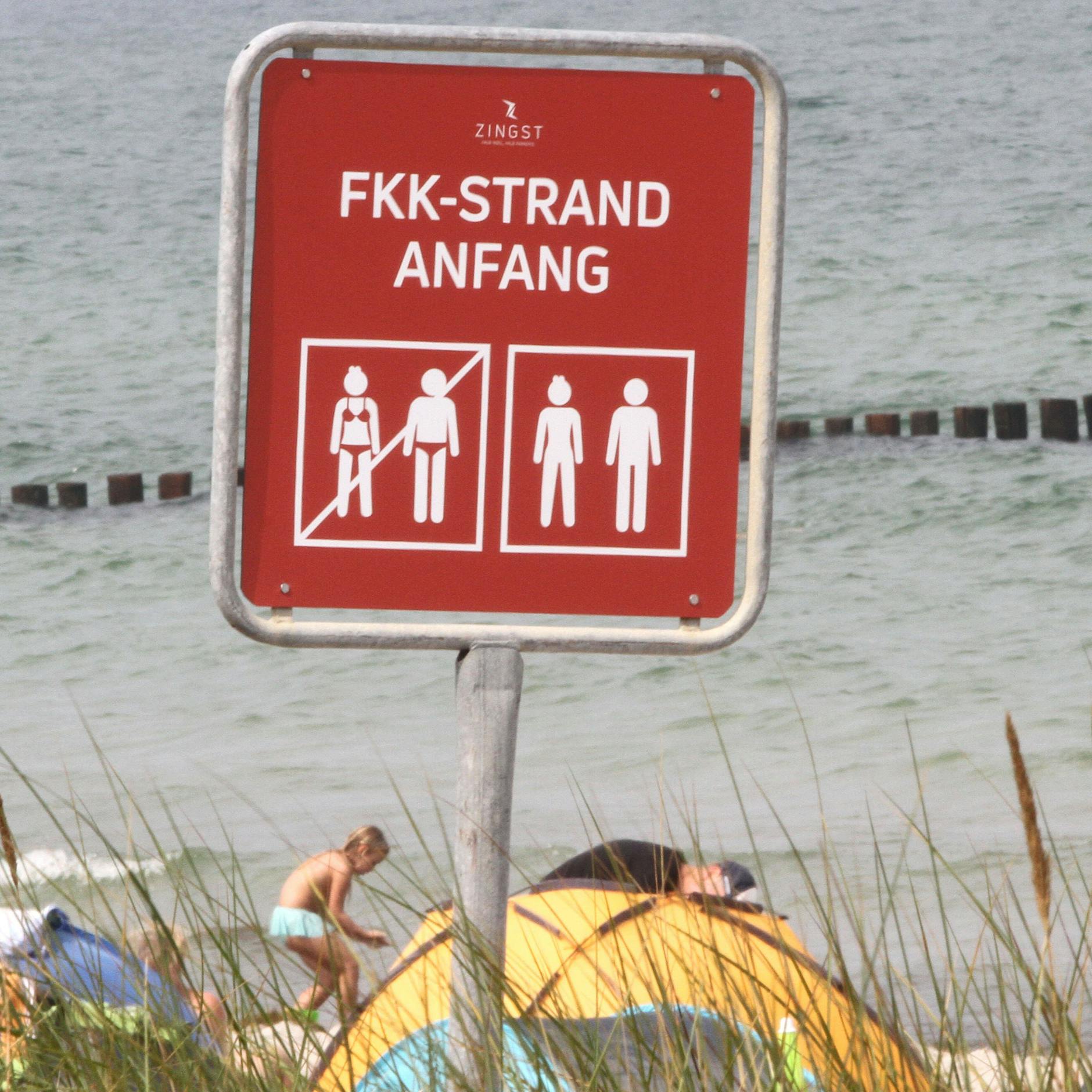 Hose runter und oben ohne: DARUM kommt die Nacktpflicht am Ostseestrand