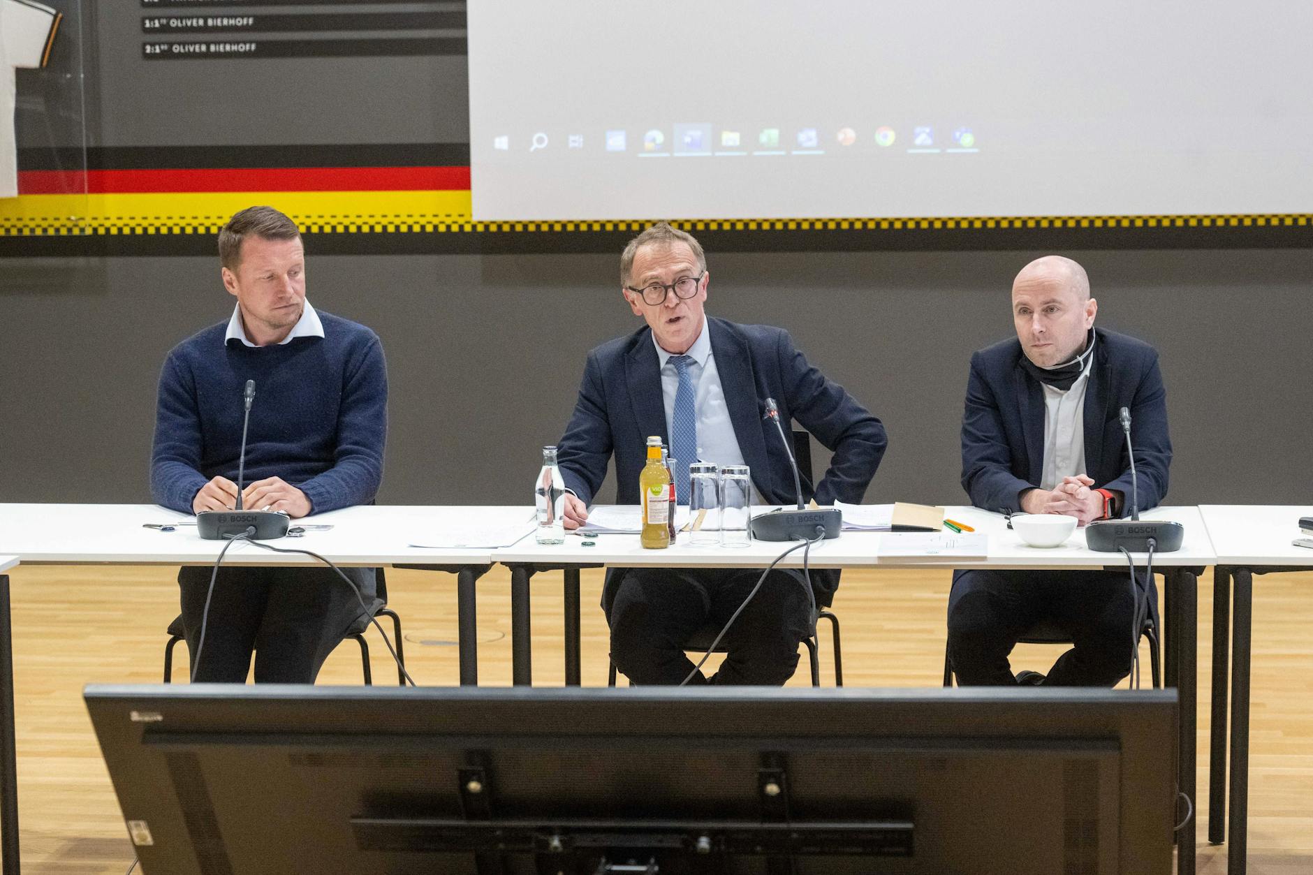 Bereits vor dem DFB-Sportgericht saß mit Maik Franz (43, l.) ein ehemaliger Profi von Hertha BSC als Beisitzer mit am Tisch.