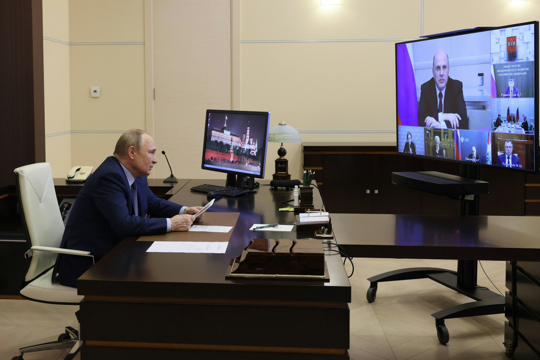 Putin in einer Videokonferenz zur Förderung von Seltenerdmetallen mit russischen Unternehmern