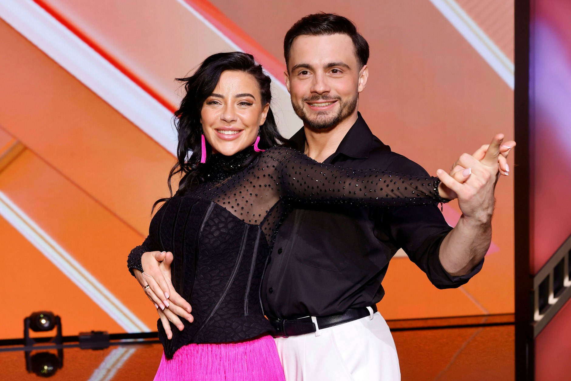 Leyla Lahouar und Profitänzer Sergiu Maruster fegen bei der 18. Staffel der RTL-Tanzshow „Let's Dance“ zusammen übers Parkett.