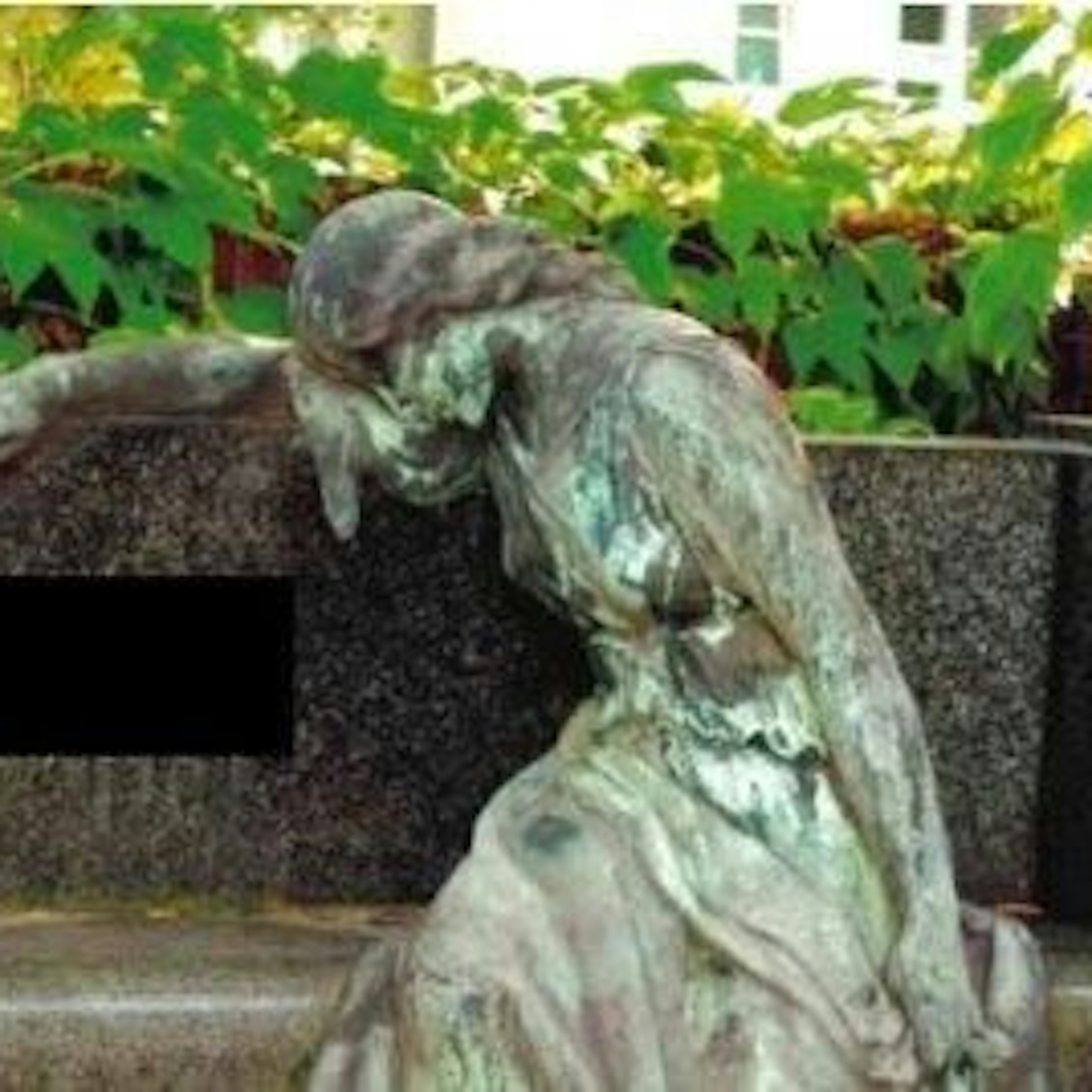 Skulptur „Trauernde“