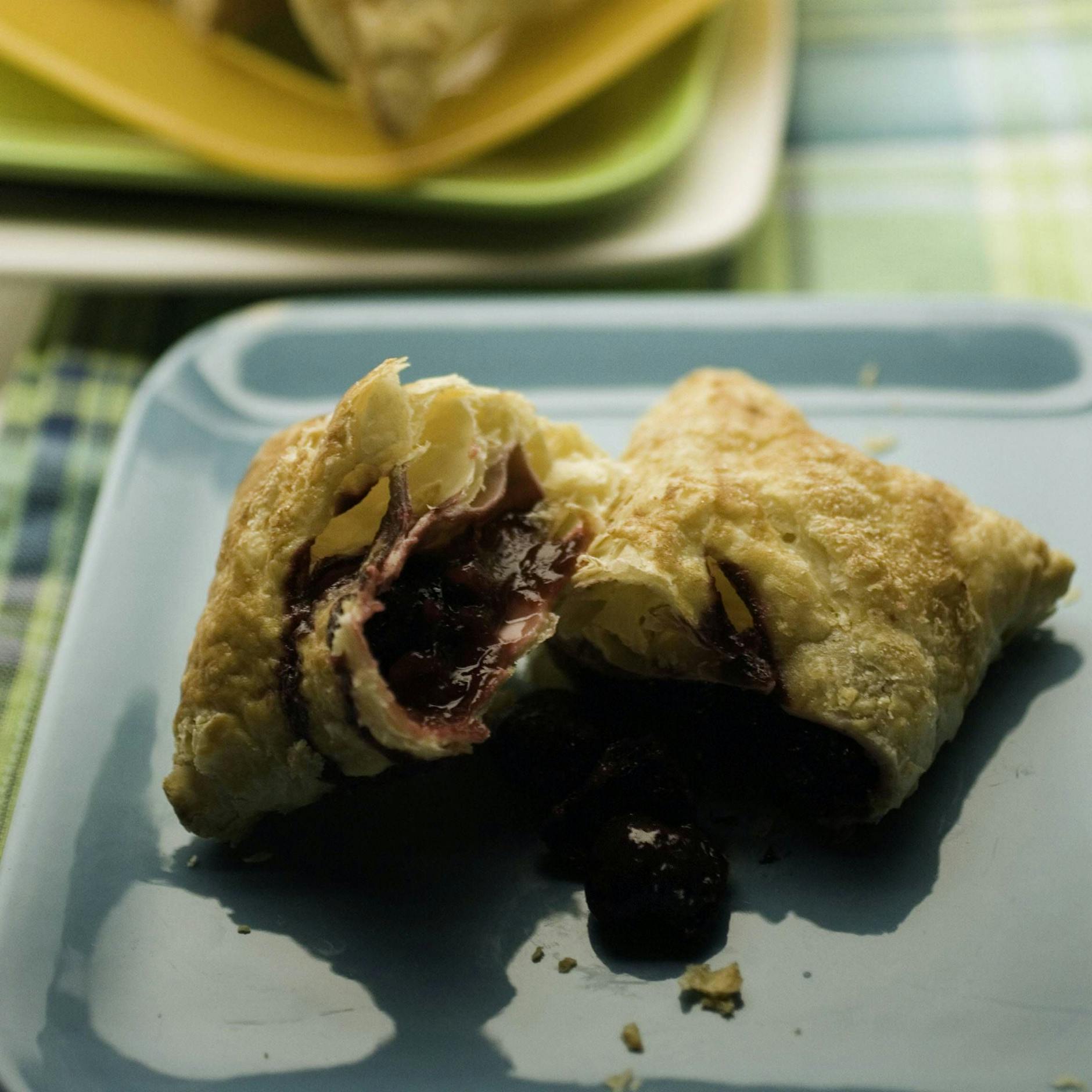 Rezept für einfache Kirschtaschen mit Blätterteig – viel besser als bei McDonald’s!