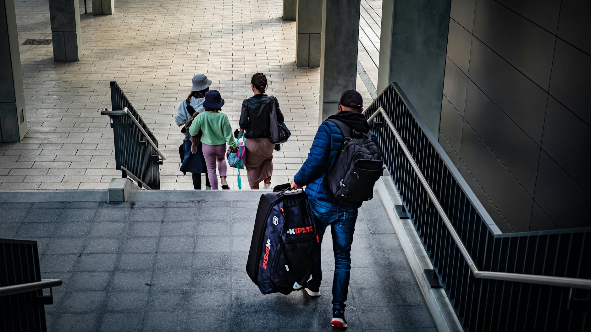 Nichts wünscht man sich sehnlicher nach einem langen Flug: Ab nach Hause - aber bitte mit Gepäck!