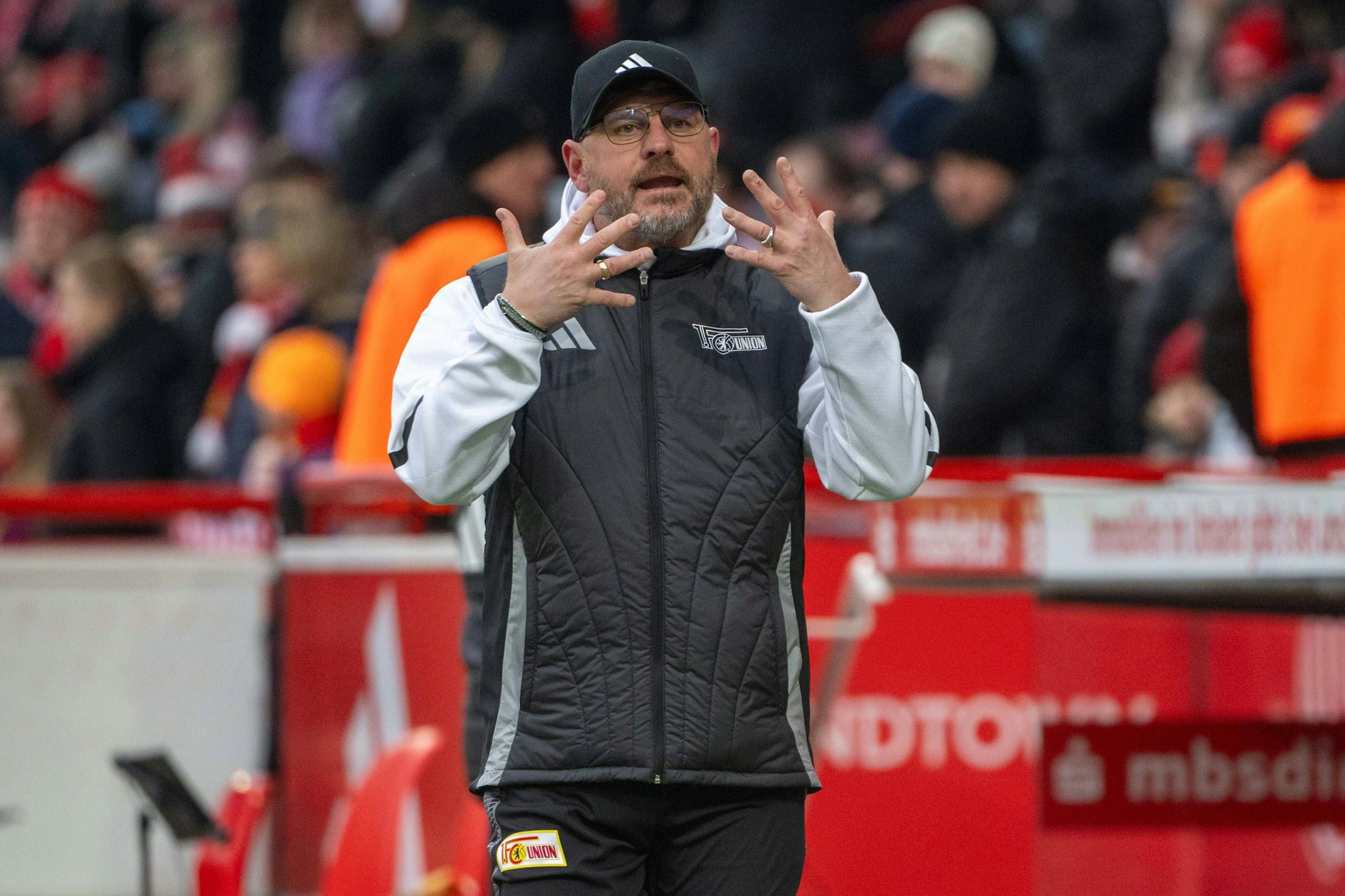 Viel Arbeit, wenig Zeit und kaum Punkte: Cheftrainer Steffen Baumgart (53) hat beim 1. FC Union weiter alle Hände voll zu tun.