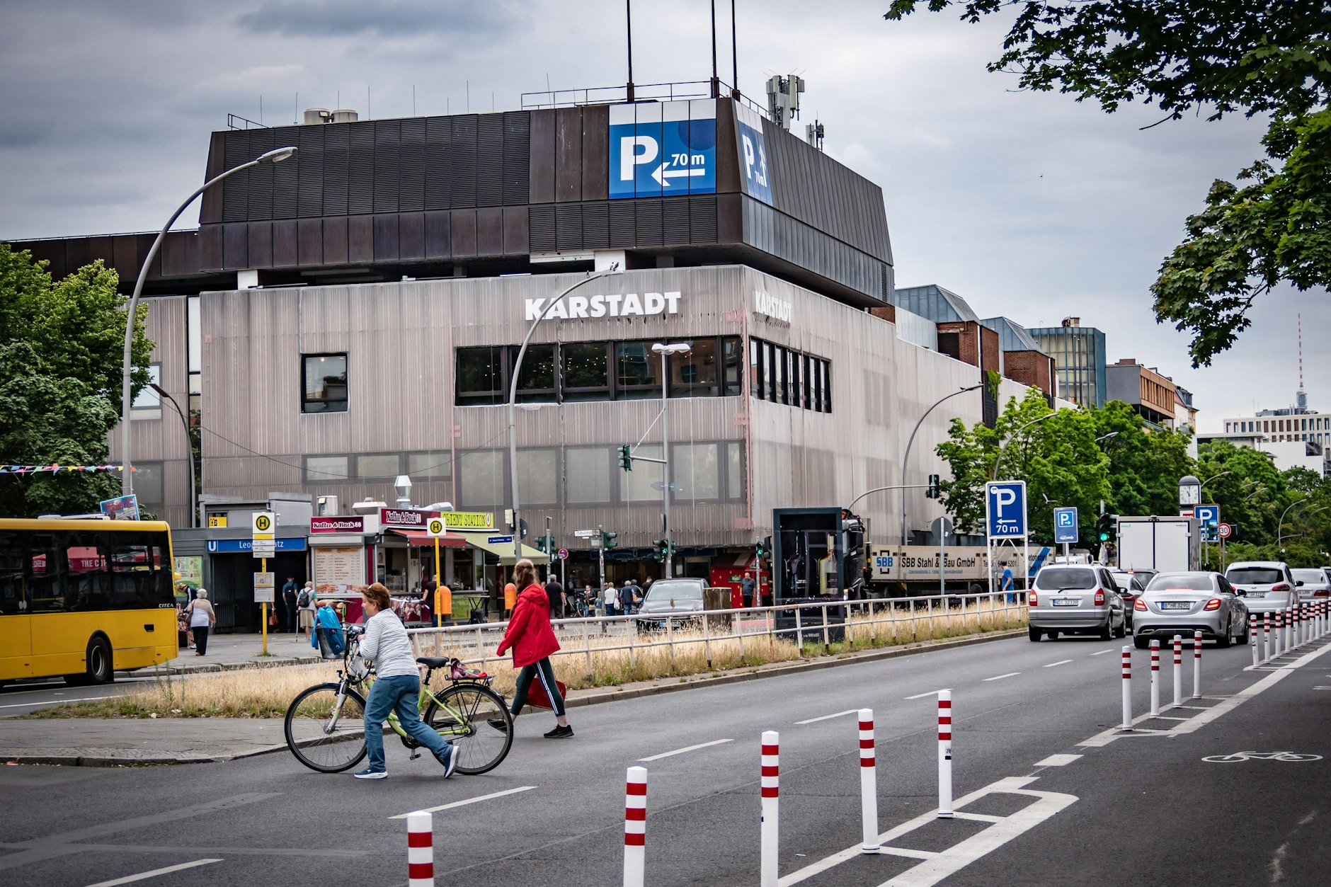 Bei einem Kiezgespräch in Wedding soll es auch um das Karstadt-Gebäude am Leopoldplatz gehen.