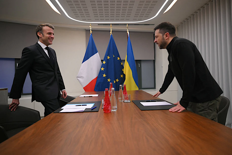 Frankreichs Präsident Emmanuel Macron mit dem ukrainischen Staatschef Wolodymyr Selenskyj