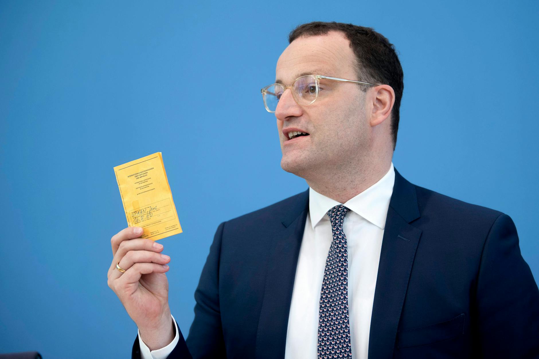 Jens Spahn auf einer Bundespressekonferenz im Jahr 2021