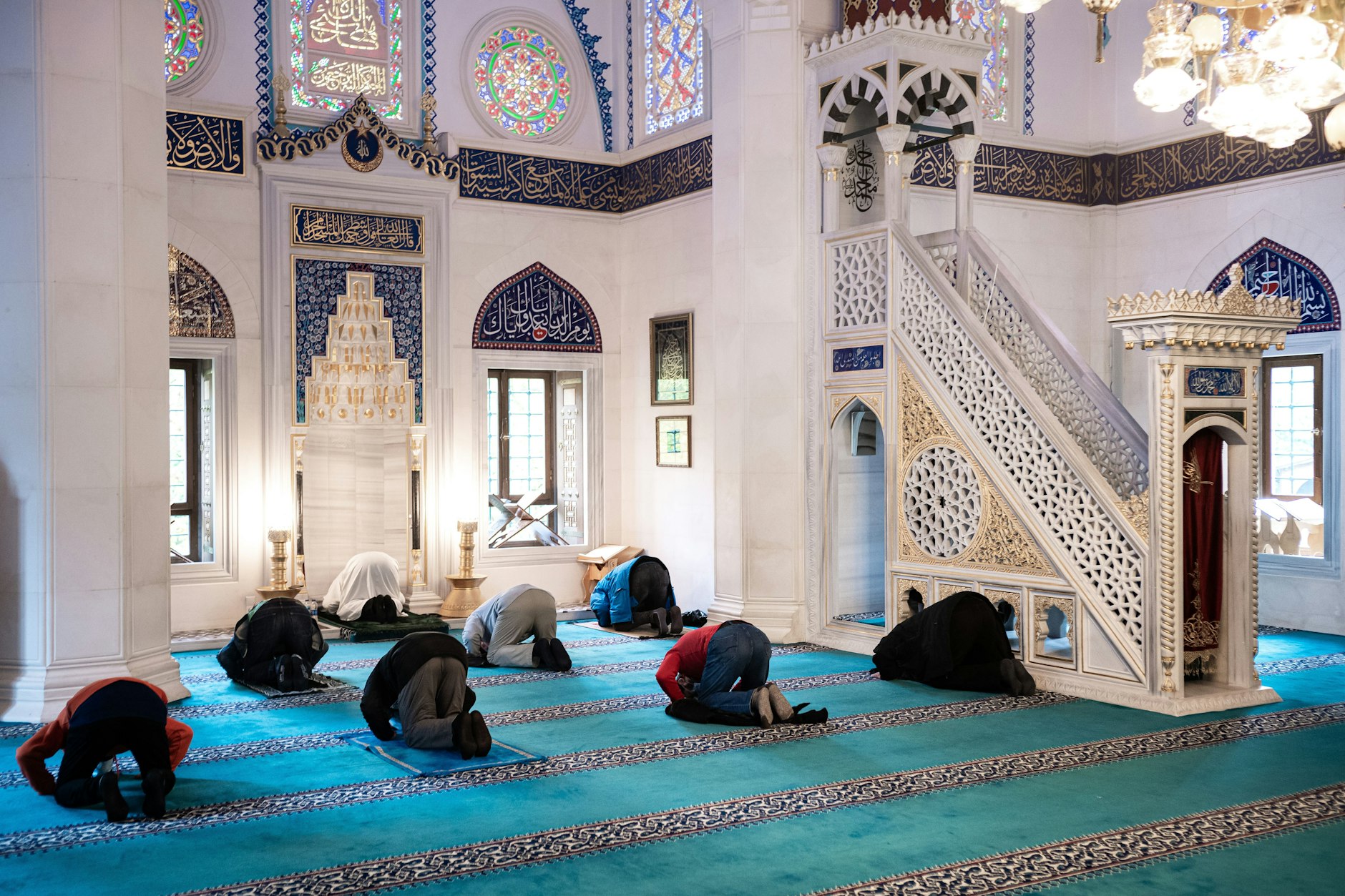Muslime beim Gebet in der Sehitlik Moschee.