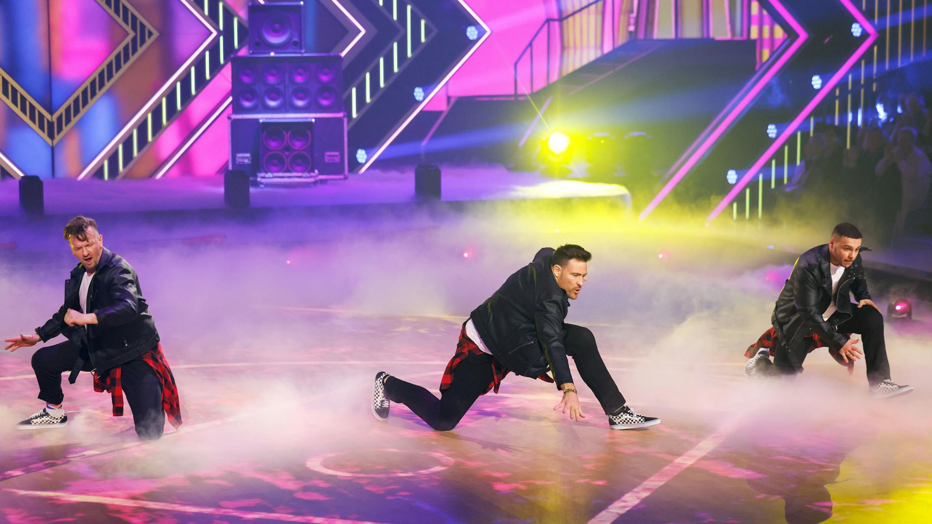 Ben Zucker (l-r), Musiker, Marc Eggers, Entertainer, und Osan Yaran, Comedian, tanzten zusammen in der Kennenlernshow bei „Let's Dance“!
